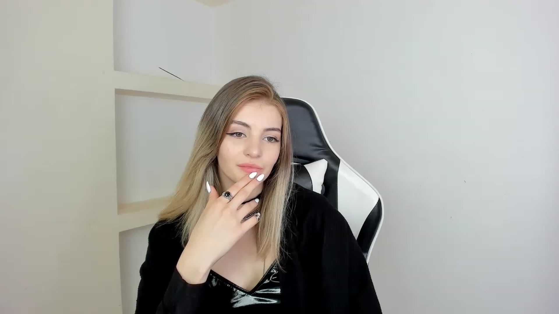 Gallery image thumbnail from HelelGretta's myfreecams stream on, 02/22/2023, 13:05 image 19 of 20