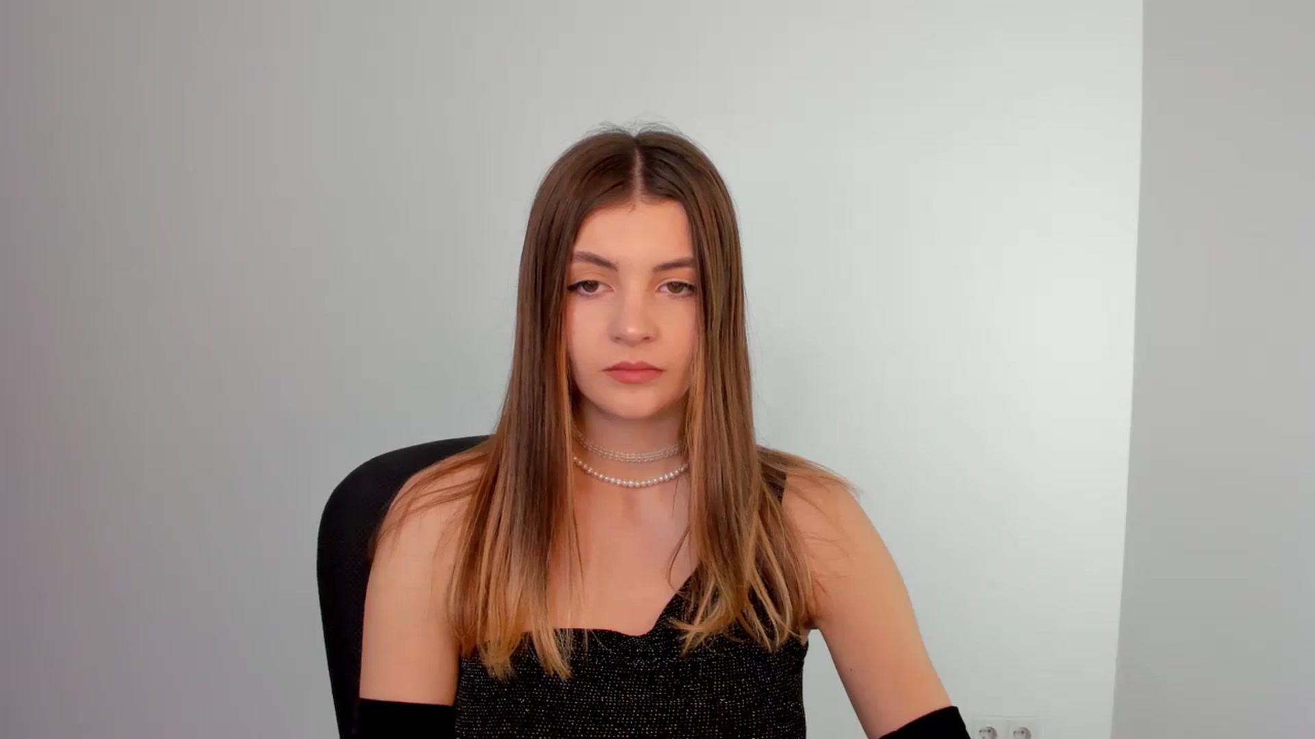 Gallery image thumbnail from HelelGretta's myfreecams stream on, 03/11/2024, 21:17 image 9 of 20