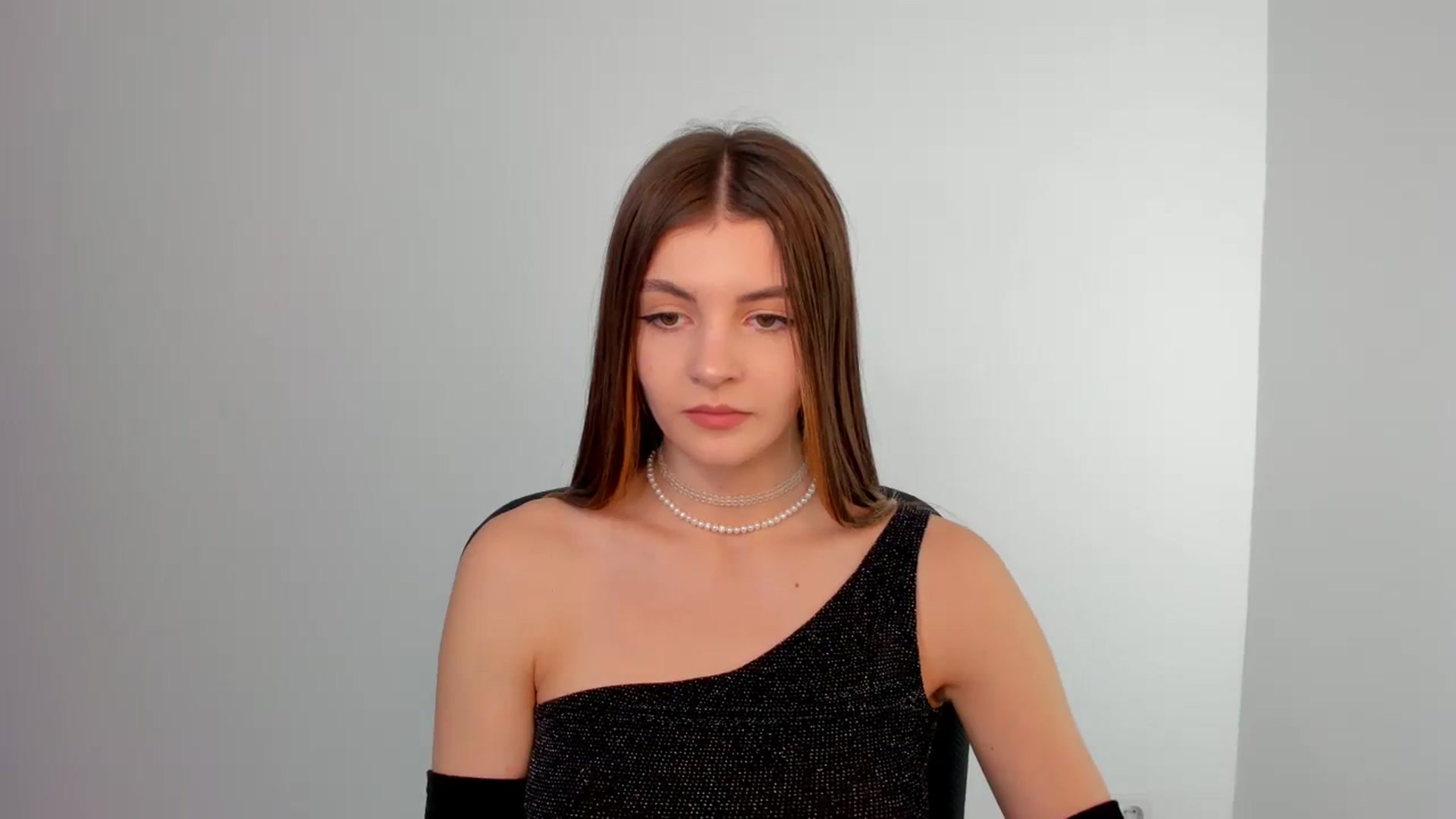 Gallery image thumbnail from HelelGretta's myfreecams stream on, 03/11/2024, 21:17 image 19 of 20