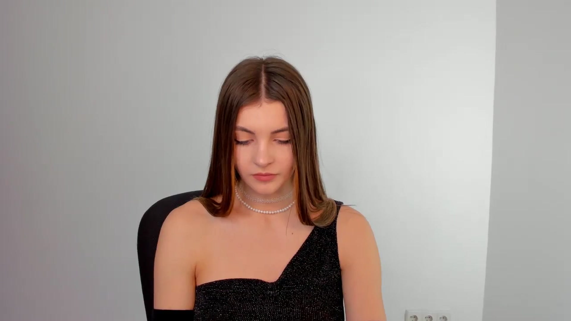 Gallery image thumbnail from HelelGretta's myfreecams stream on, 03/11/2024, 21:17 image 17 of 20