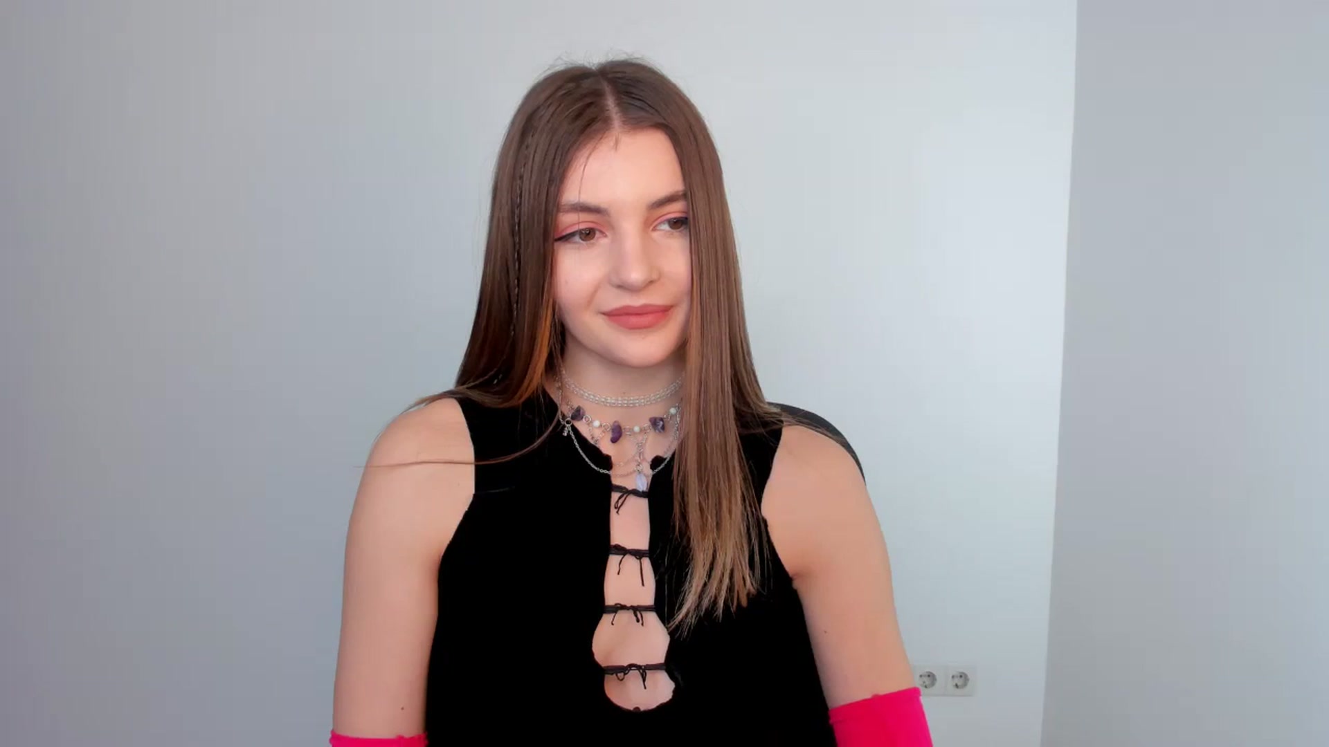 Gallery image thumbnail from HelelGretta's myfreecams stream on, 03/15/2024, 17:18 image 17 of 20