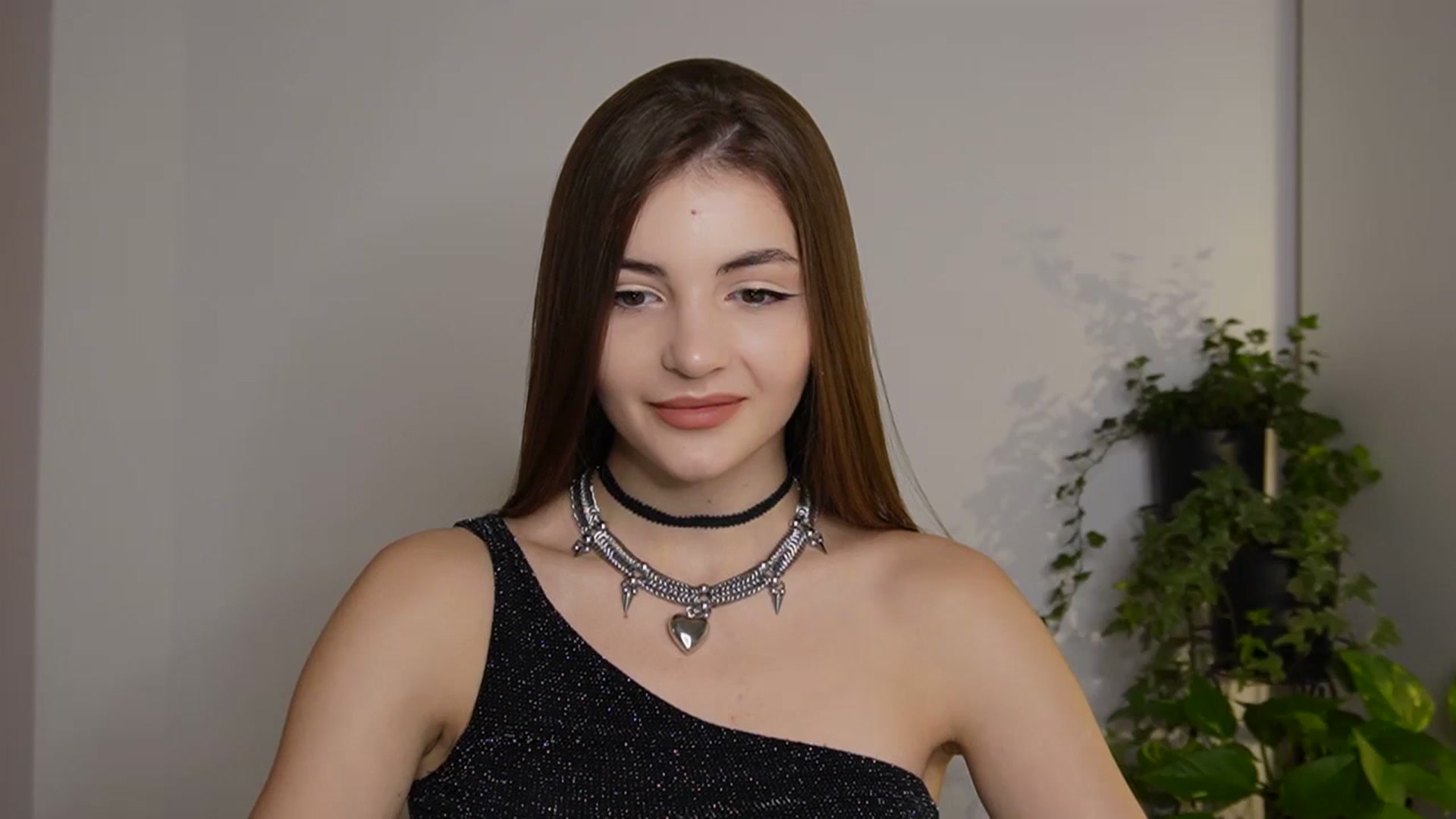 Gallery image thumbnail from HelelGretta's myfreecams stream on, 10/16/2025, 08:10 image 16 of 20