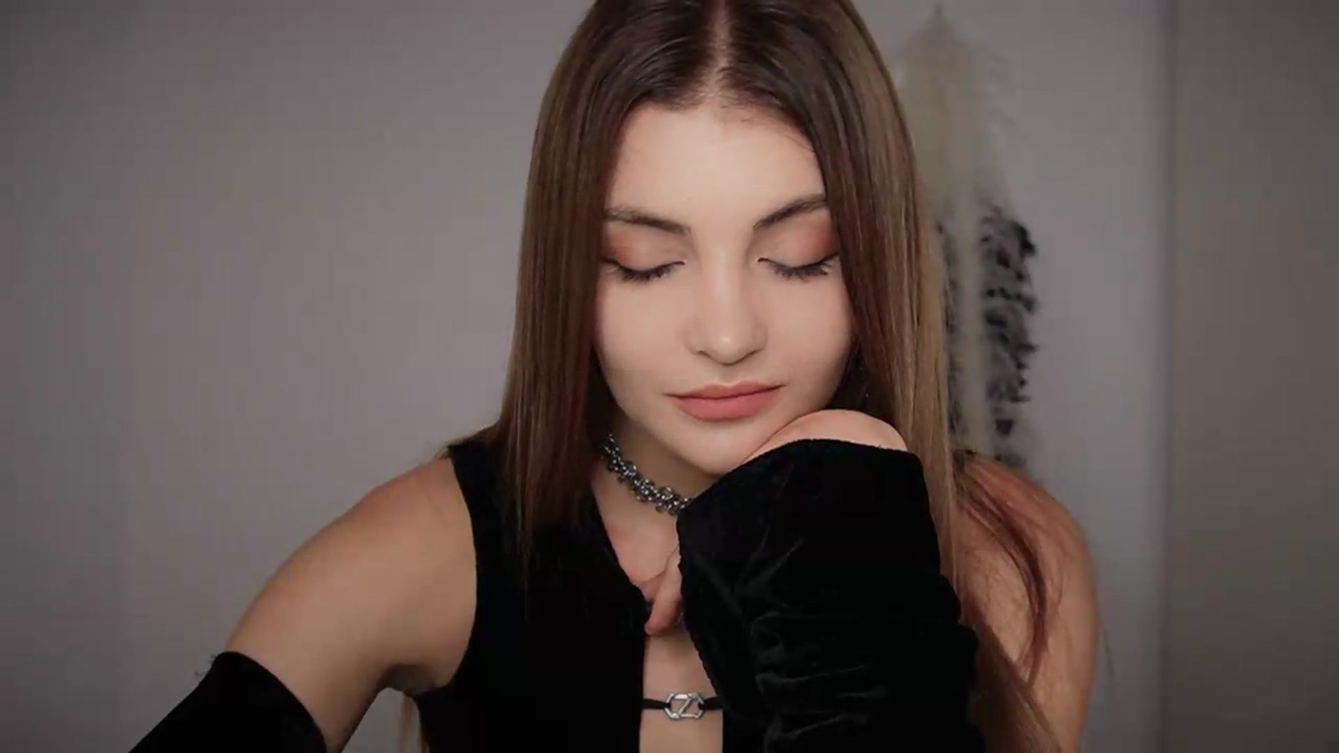 Gallery image thumbnail from HelelGretta's myfreecams stream on, 06/04/2026, 22:05 image 9 of 20