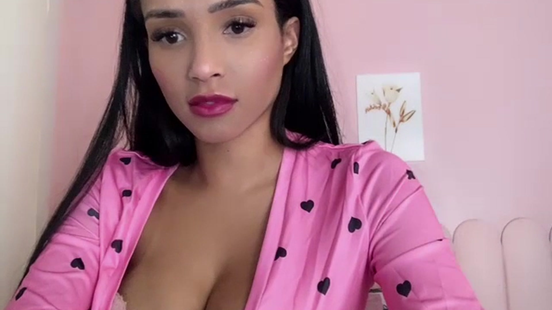 Gallery image thumbnail from Helen9g38's myfreecams stream on, 07/15/2023, 17:36 image 7 of 20