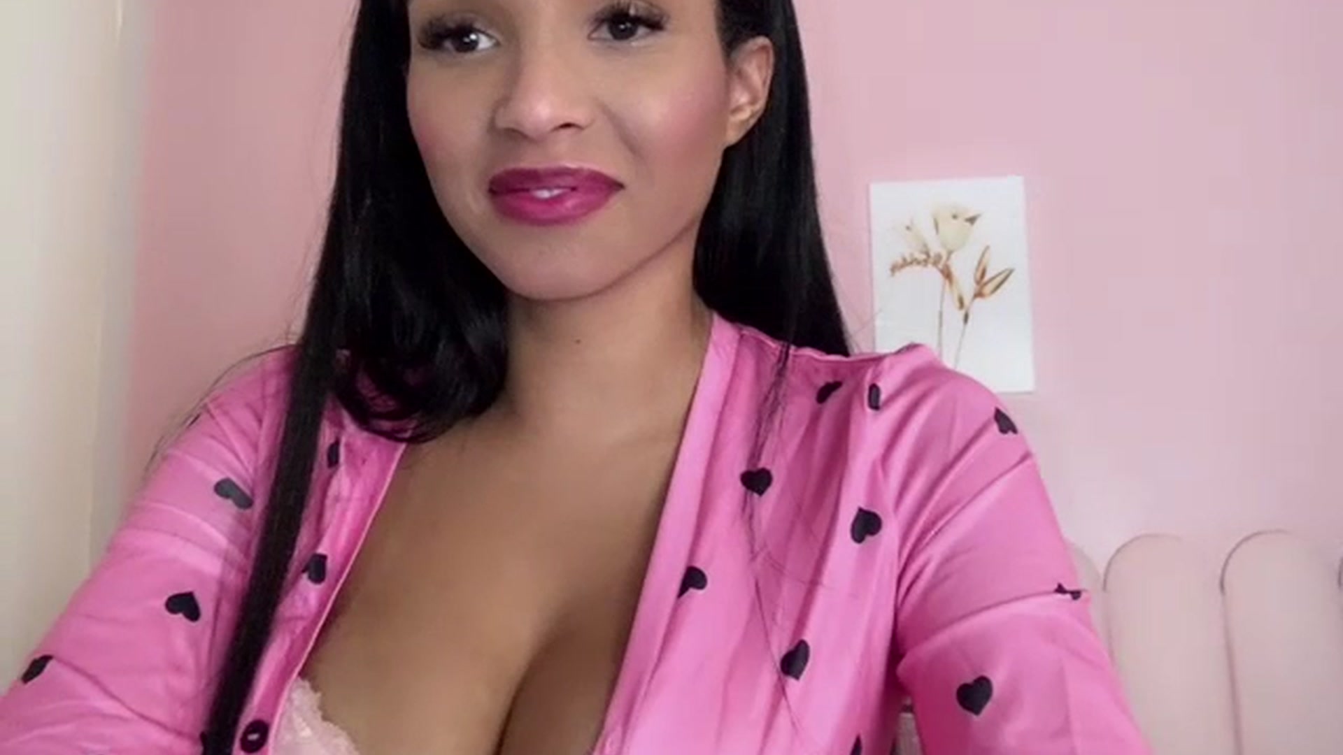 Gallery image thumbnail from Helen9g38's myfreecams stream on, 07/15/2023, 17:36 image 8 of 20