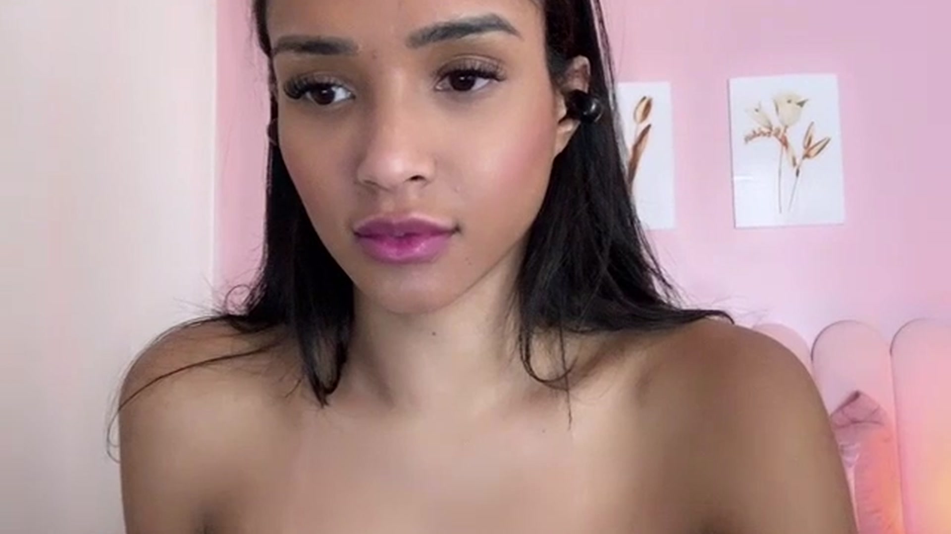 Gallery image thumbnail from Helen9g38's myfreecams stream on, 07/22/2023, 17:16 image 13 of 20