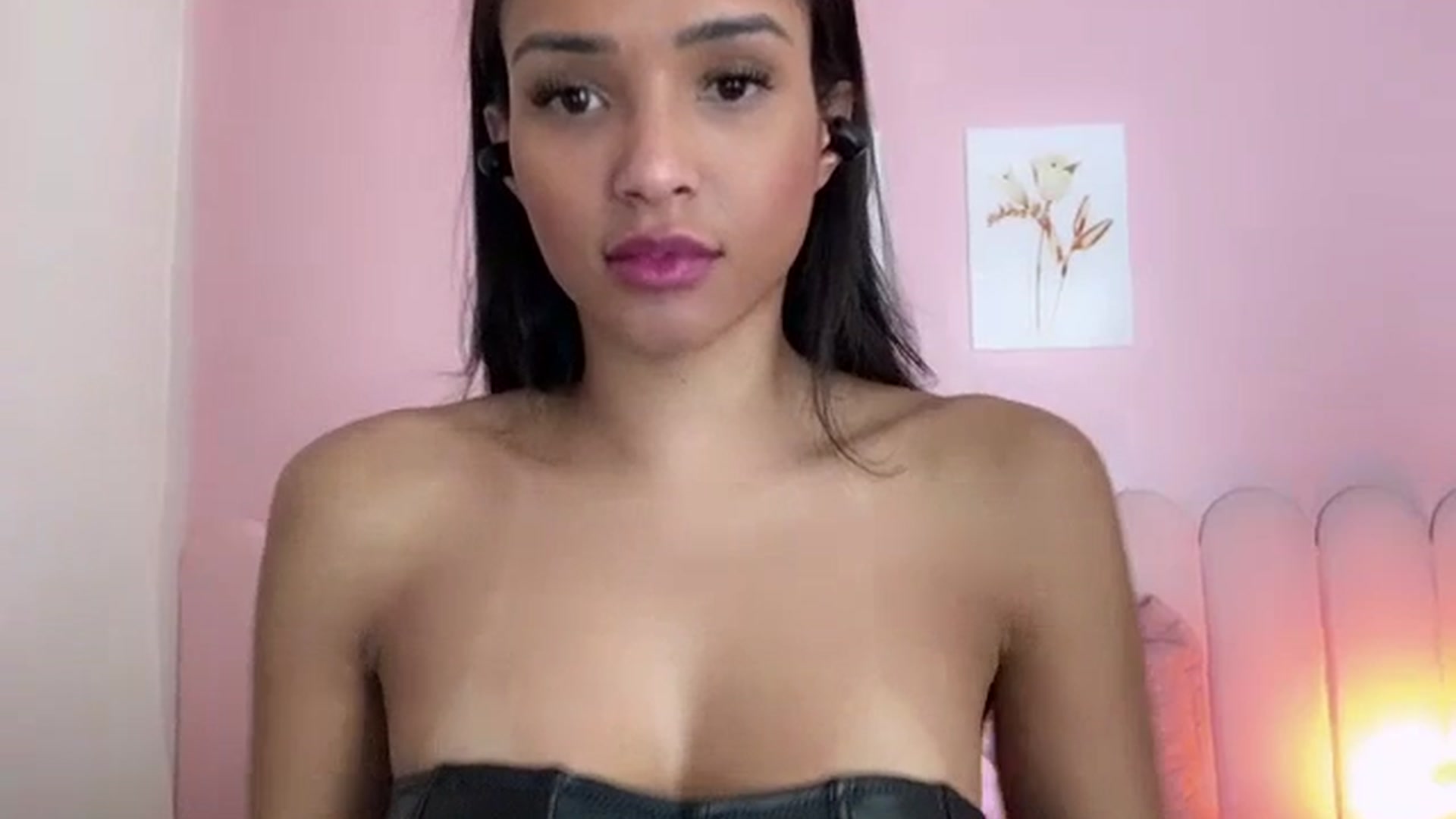 Gallery image thumbnail from Helen9g38's myfreecams stream on, 07/22/2023, 17:16 image 8 of 20