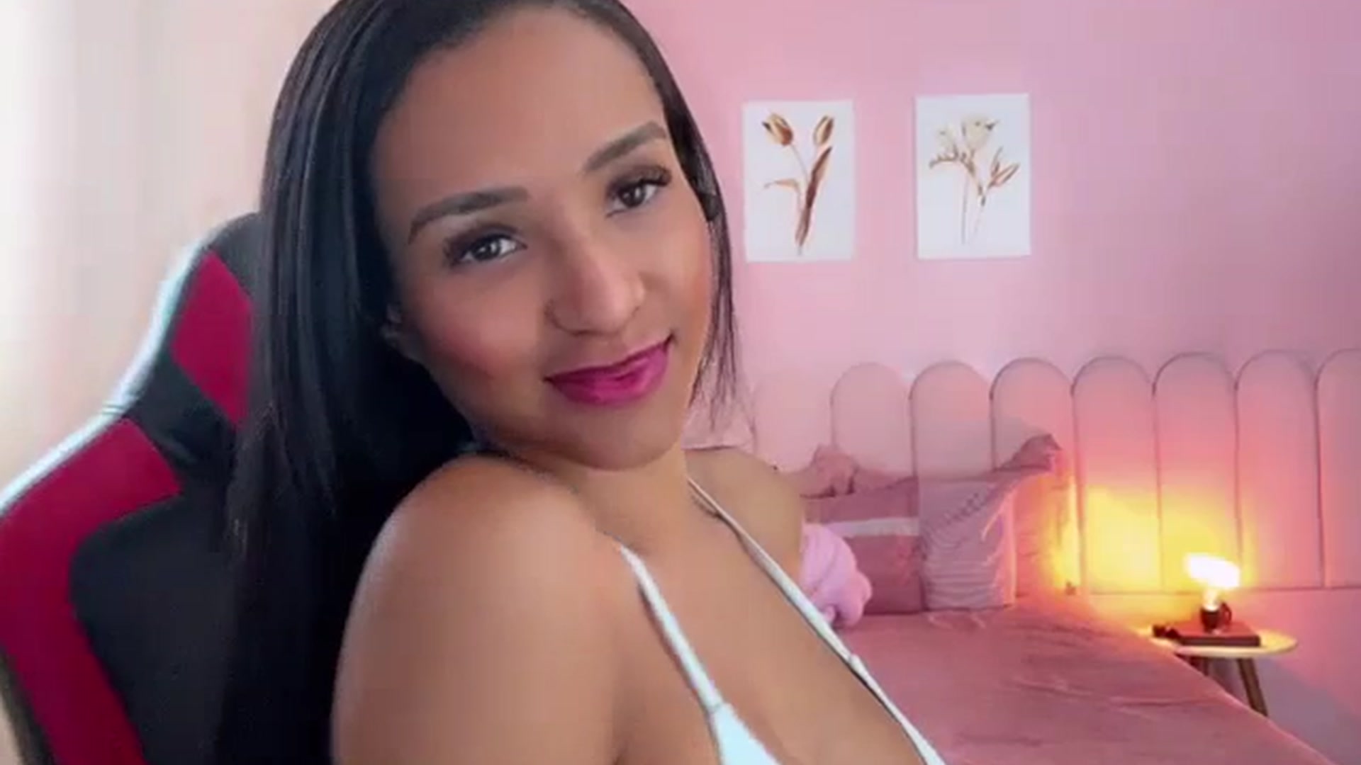 Gallery image thumbnail from Helen9g38's myfreecams stream on, 08/03/2023, 19:40 image 17 of 20