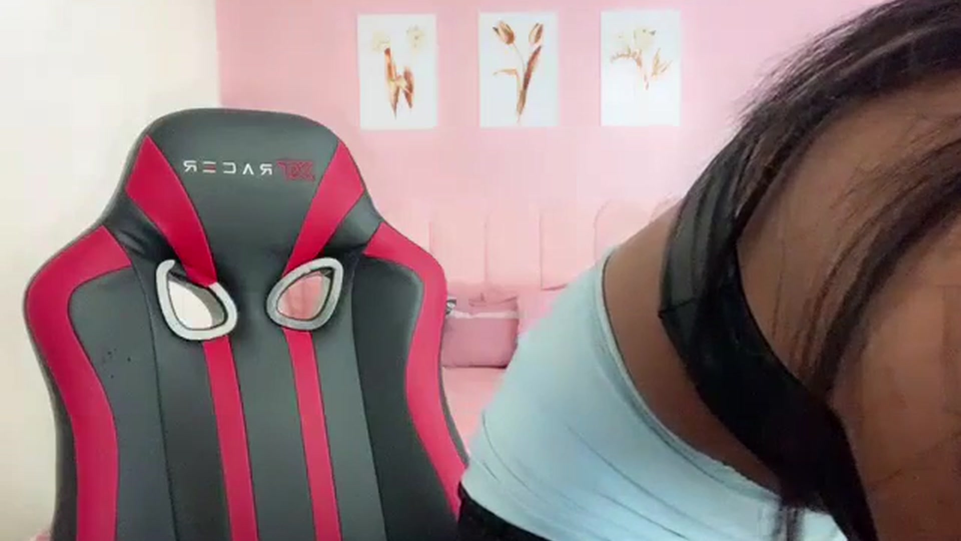 Gallery image thumbnail from Helen9g38's myfreecams stream on, 08/19/2023, 14:04 image 11 of 20