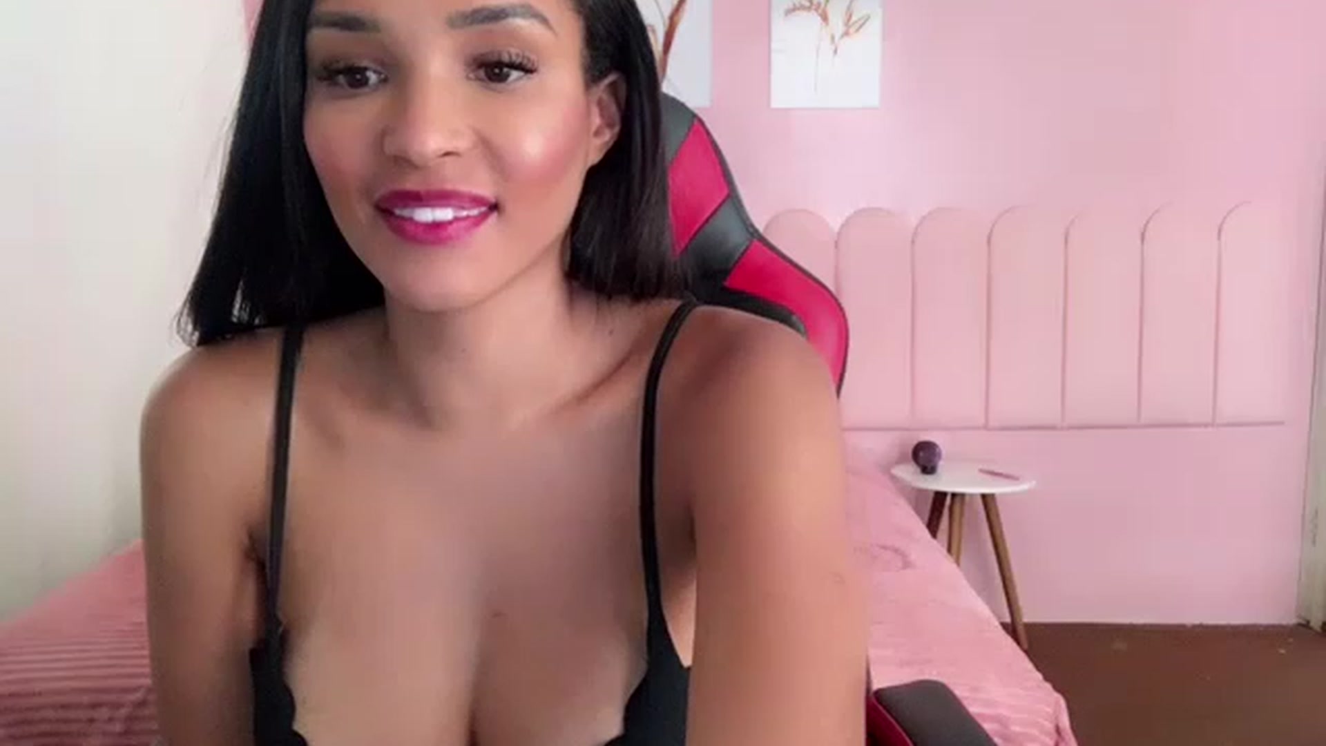 Gallery image thumbnail from Helen9g38's myfreecams stream on, 08/22/2023, 12:10 image 5 of 20