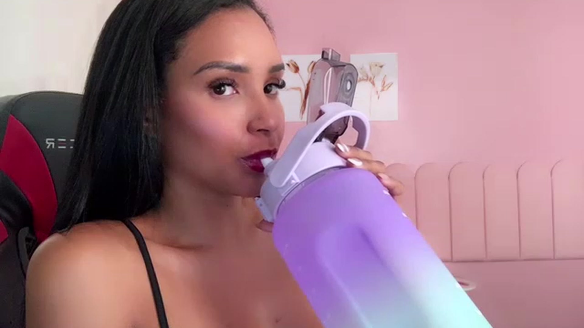 Gallery image thumbnail from Helen9g38's myfreecams stream on, 08/22/2023, 12:10 image 9 of 20