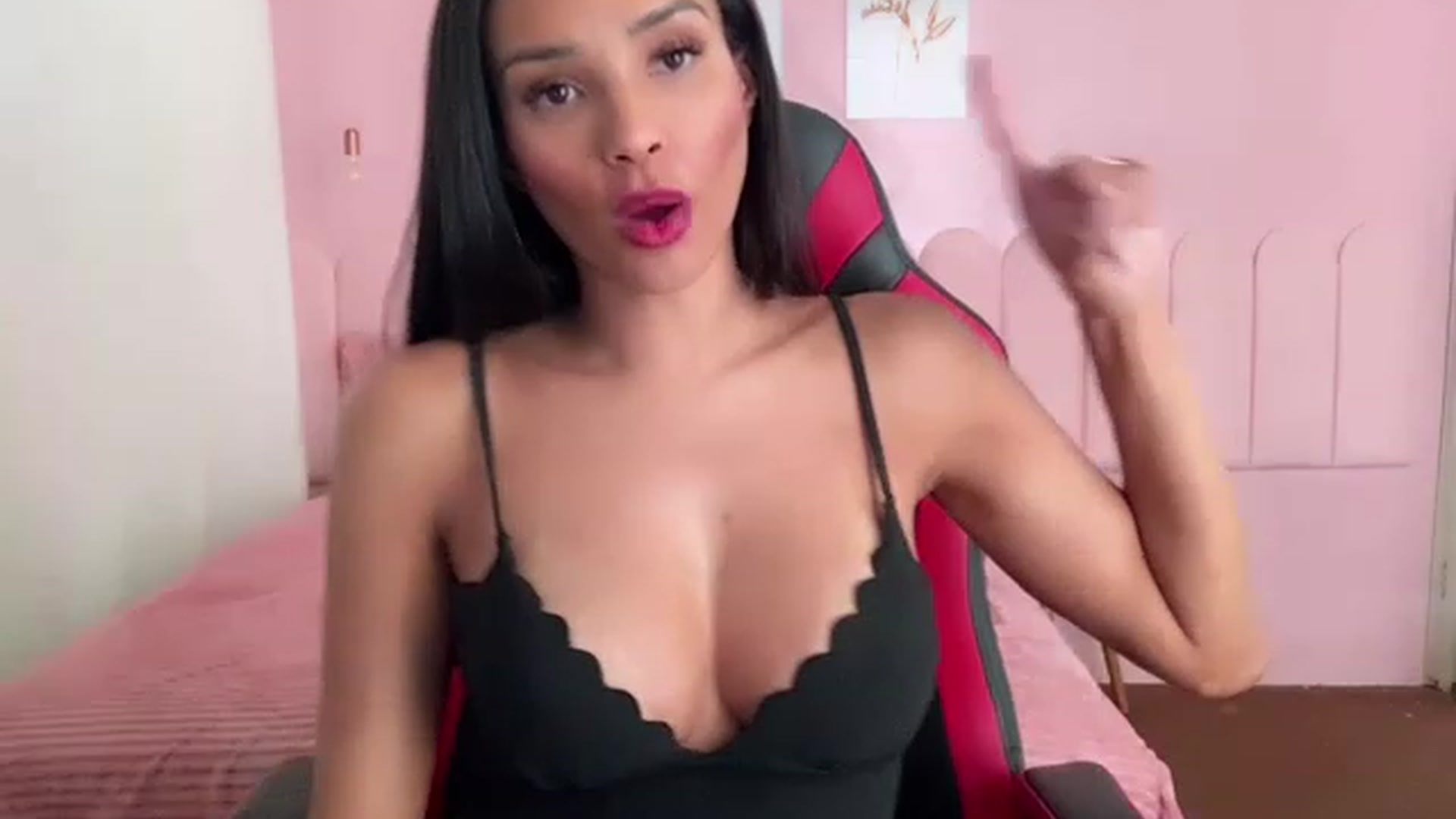 Gallery image thumbnail from Helen9g38's myfreecams stream on, 08/22/2023, 12:10 image 3 of 20