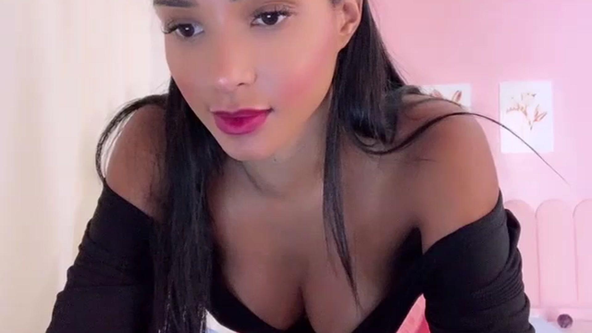 Gallery image thumbnail from Helen9g38's myfreecams stream on, 09/06/2023, 12:30 image 5 of 20