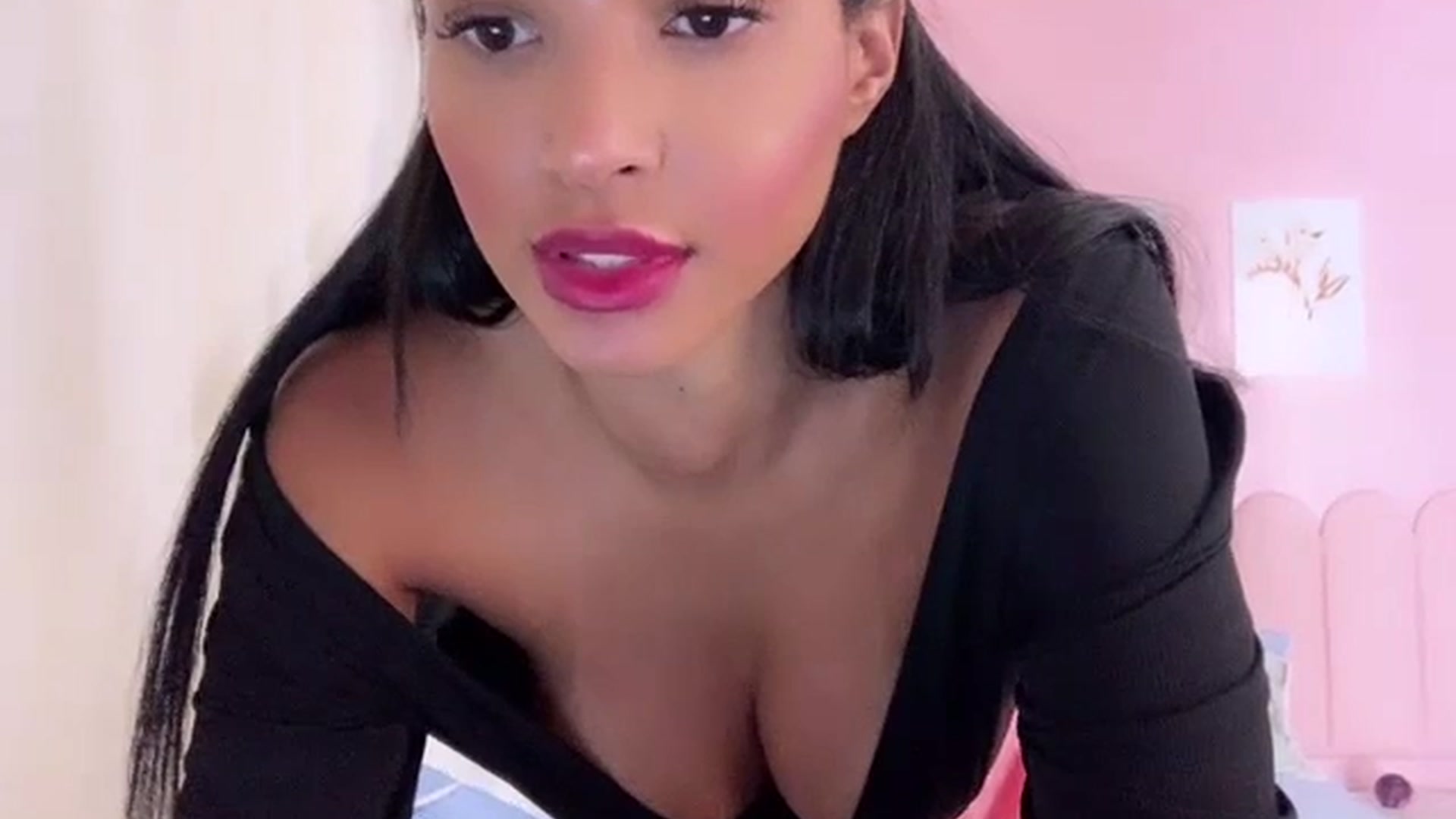 Gallery image thumbnail from Helen9g38's myfreecams stream on, 09/06/2023, 12:30 image 3 of 20