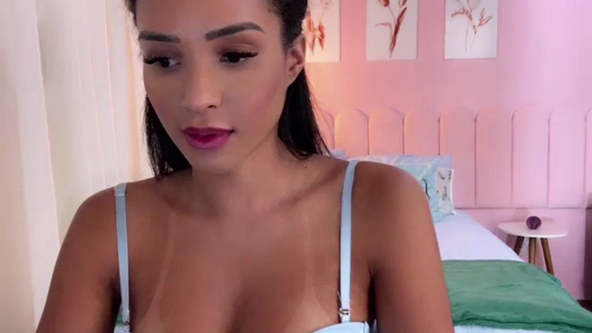 Gallery image thumbnail from Helen9g38's myfreecams stream on, 09/16/2023, 16:25 image 9 of 20
