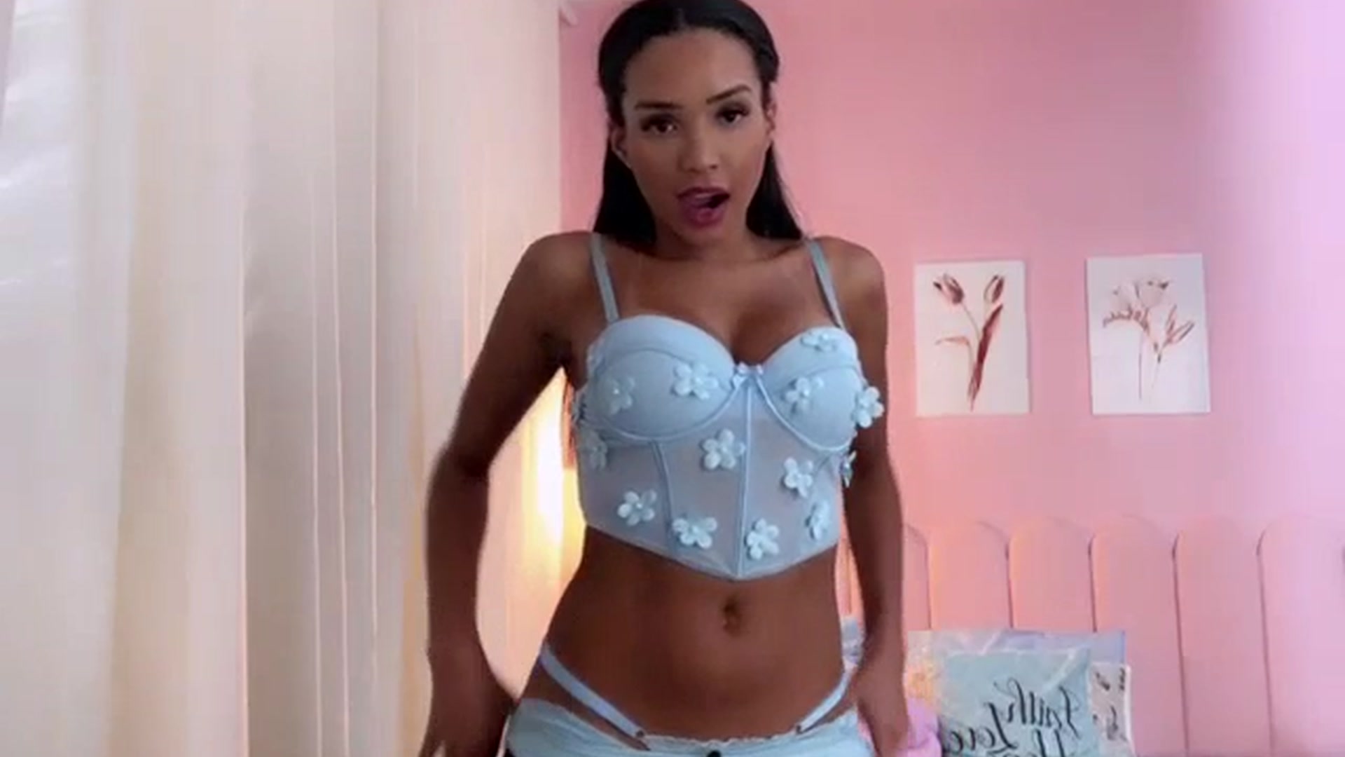 Gallery image thumbnail from Helen9g38's myfreecams stream on, 09/16/2023, 16:25 image 17 of 20