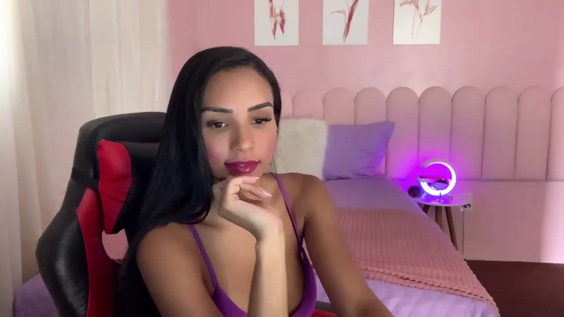 Gallery image thumbnail from Helen9g38's myfreecams stream on, 12/28/2023, 20:55 image 19 of 20