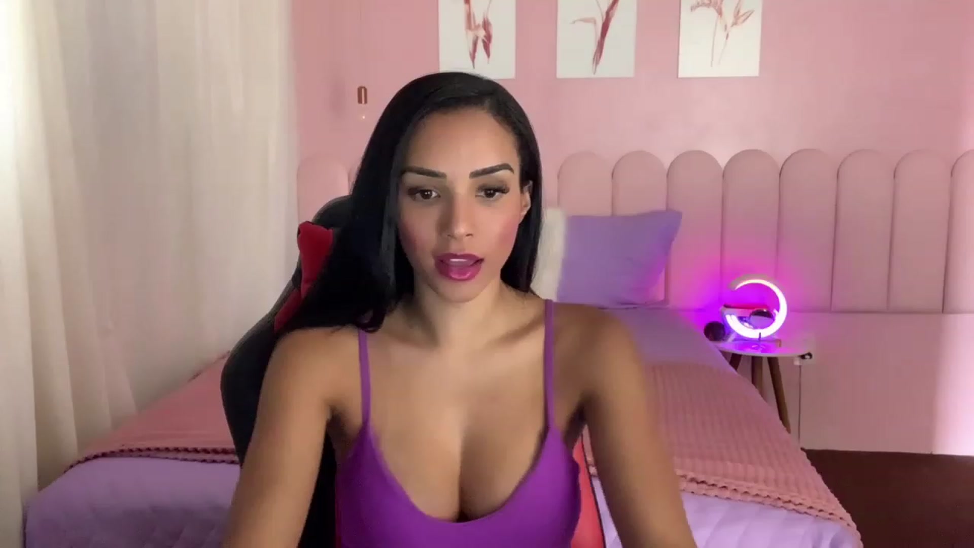 Gallery image thumbnail from Helen9g38's myfreecams stream on, 12/28/2023, 20:55 image 18 of 20