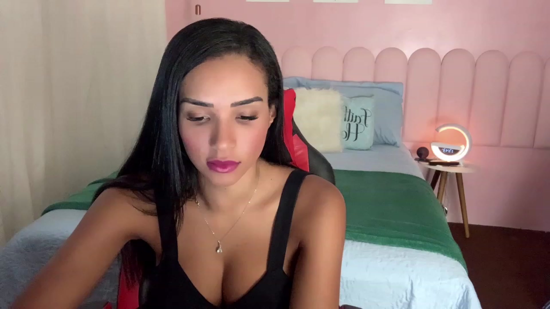 Gallery image thumbnail from Helen9g38's myfreecams stream on, 01/03/2024, 21:08 image 2 of 20