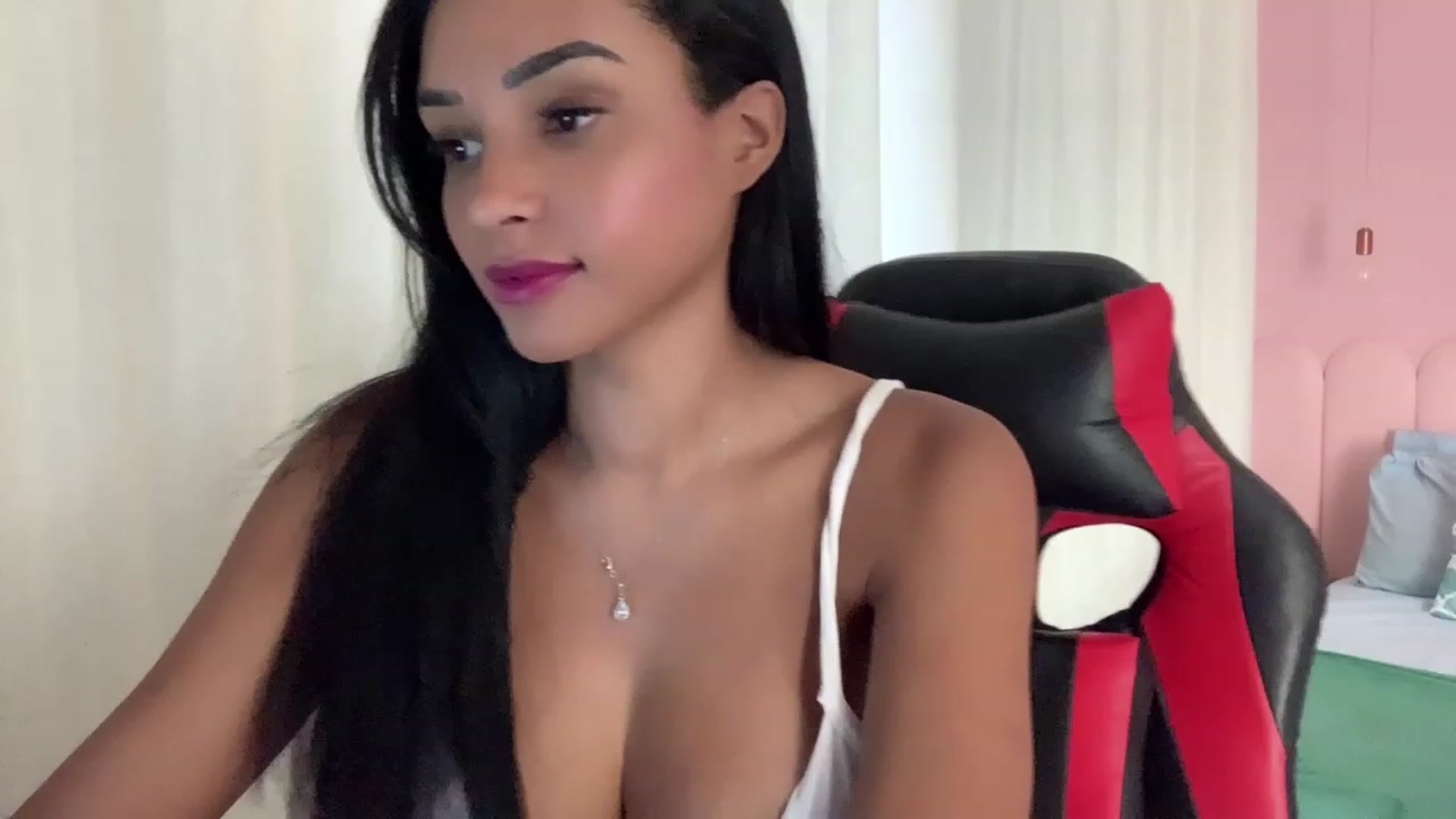 Gallery image thumbnail from Helen9g38's myfreecams stream on, 01/06/2024, 19:36 image 3 of 20
