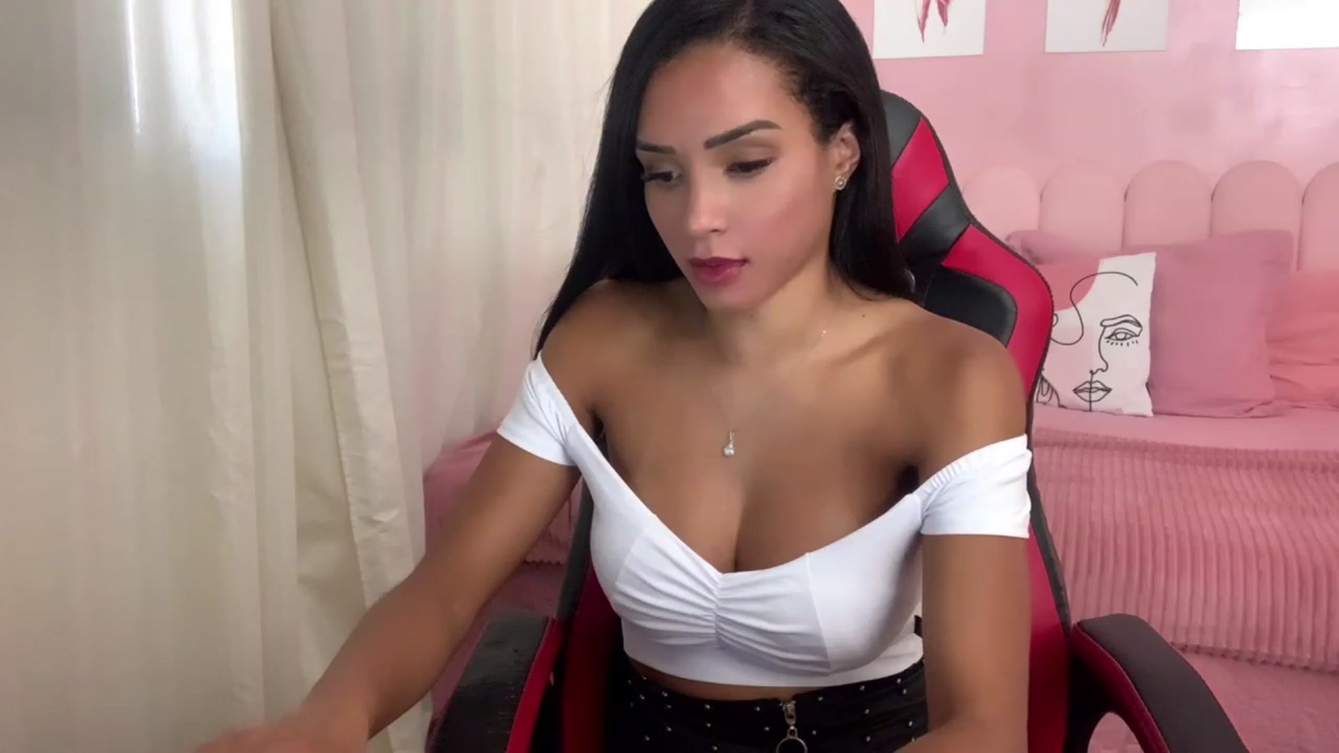 Gallery image thumbnail from Helen9g38's myfreecams stream on, 01/15/2024, 20:37 image 8 of 20