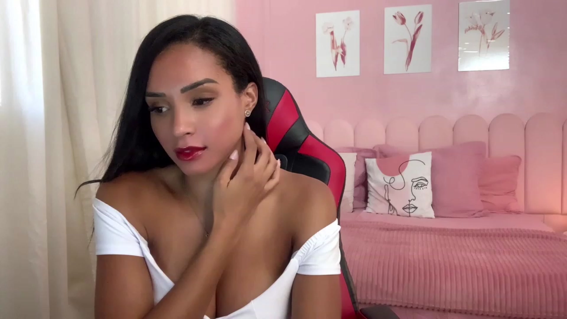 Gallery image thumbnail from Helen9g38's myfreecams stream on, 01/15/2024, 20:37 image 2 of 20