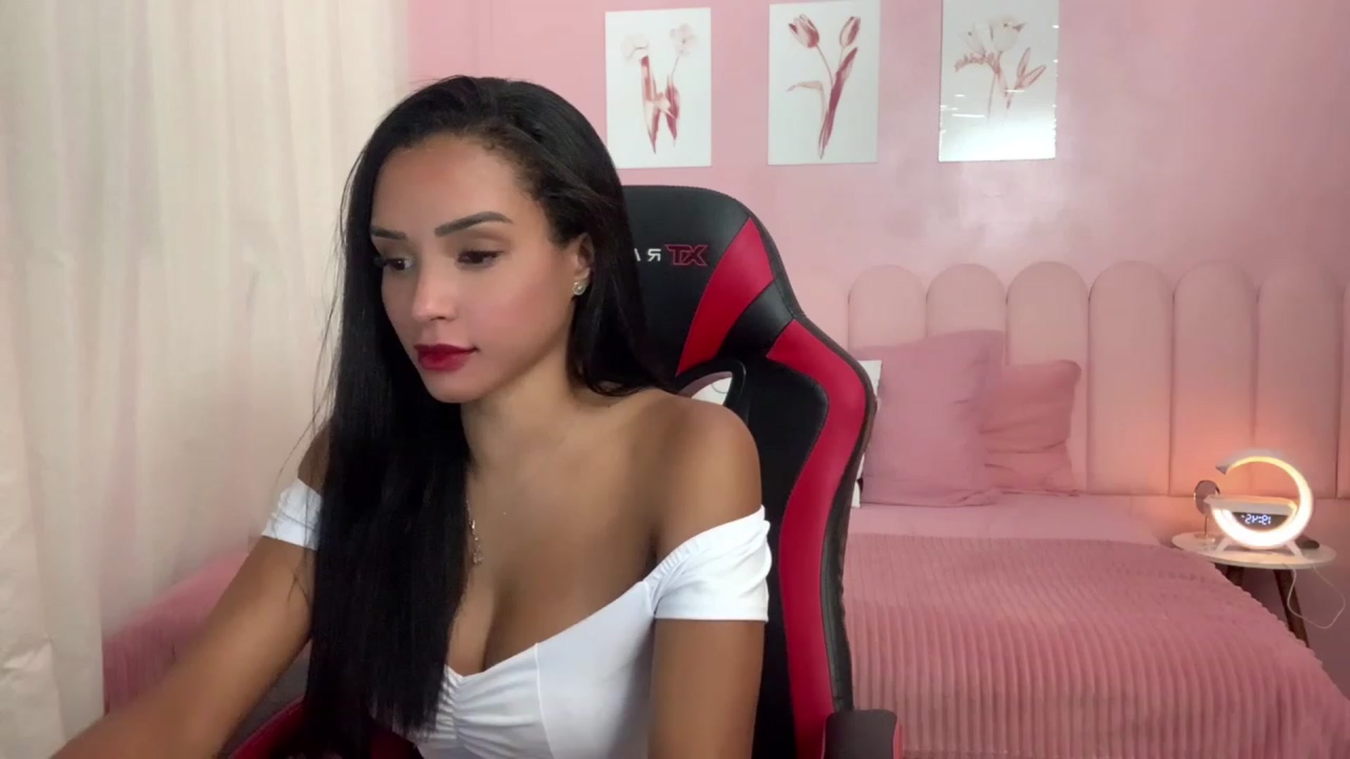 Gallery image thumbnail from Helen9g38's myfreecams stream on, 01/15/2024, 23:16 image 14 of 20
