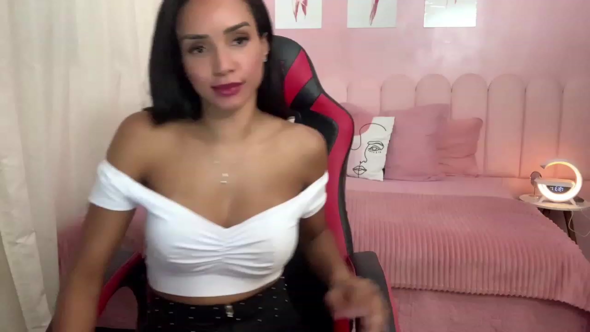 Gallery image thumbnail from Helen9g38's myfreecams stream on, 01/15/2024, 23:16 image 10 of 20