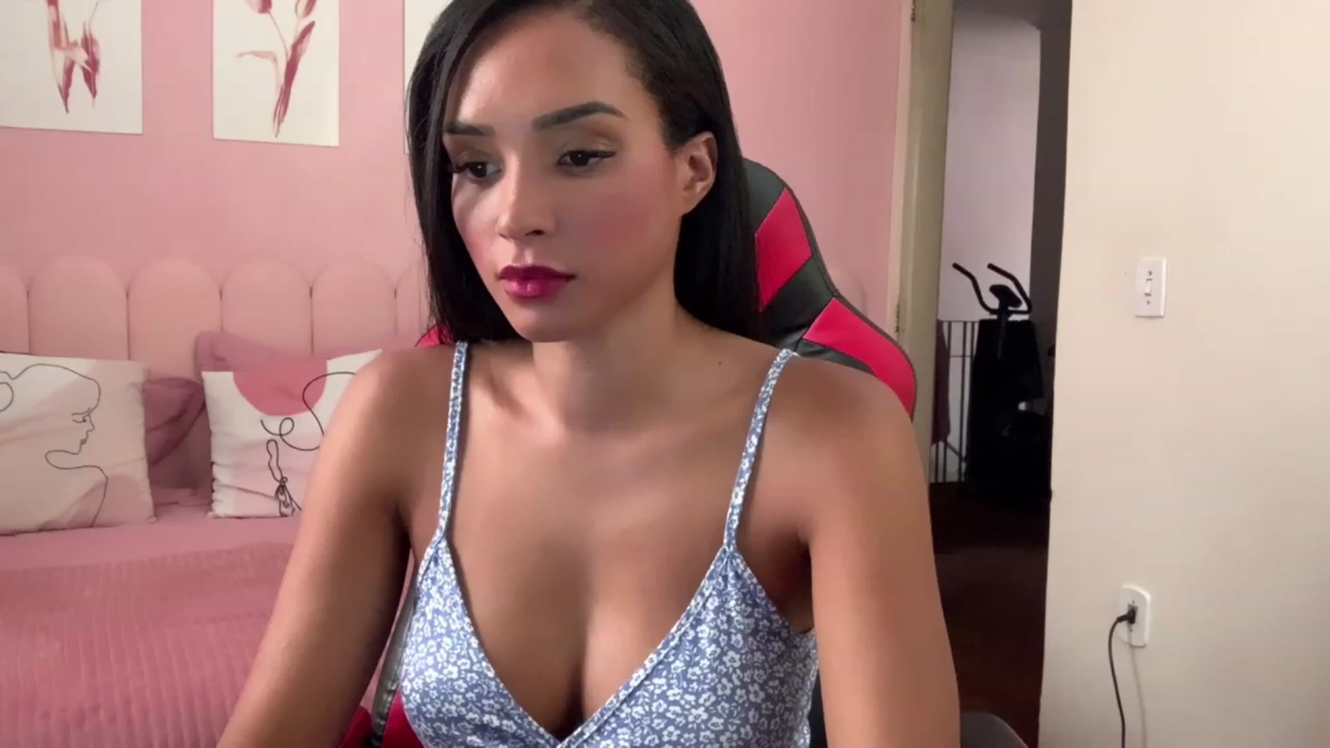Gallery image thumbnail from Helen9g38's myfreecams stream on, 01/17/2024, 19:29 image 12 of 20