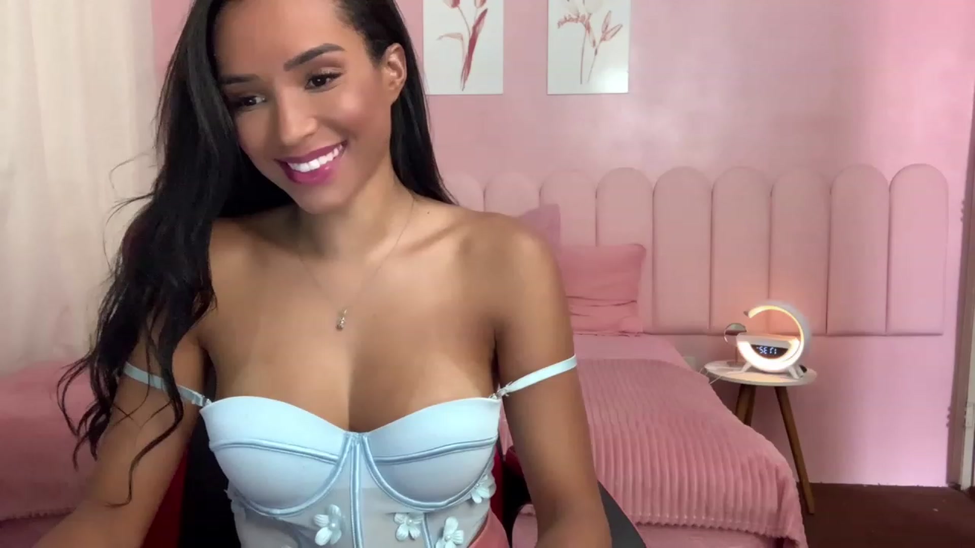 Gallery image thumbnail from Helen9g38's myfreecams stream on, 01/19/2024, 20:45 image 2 of 20