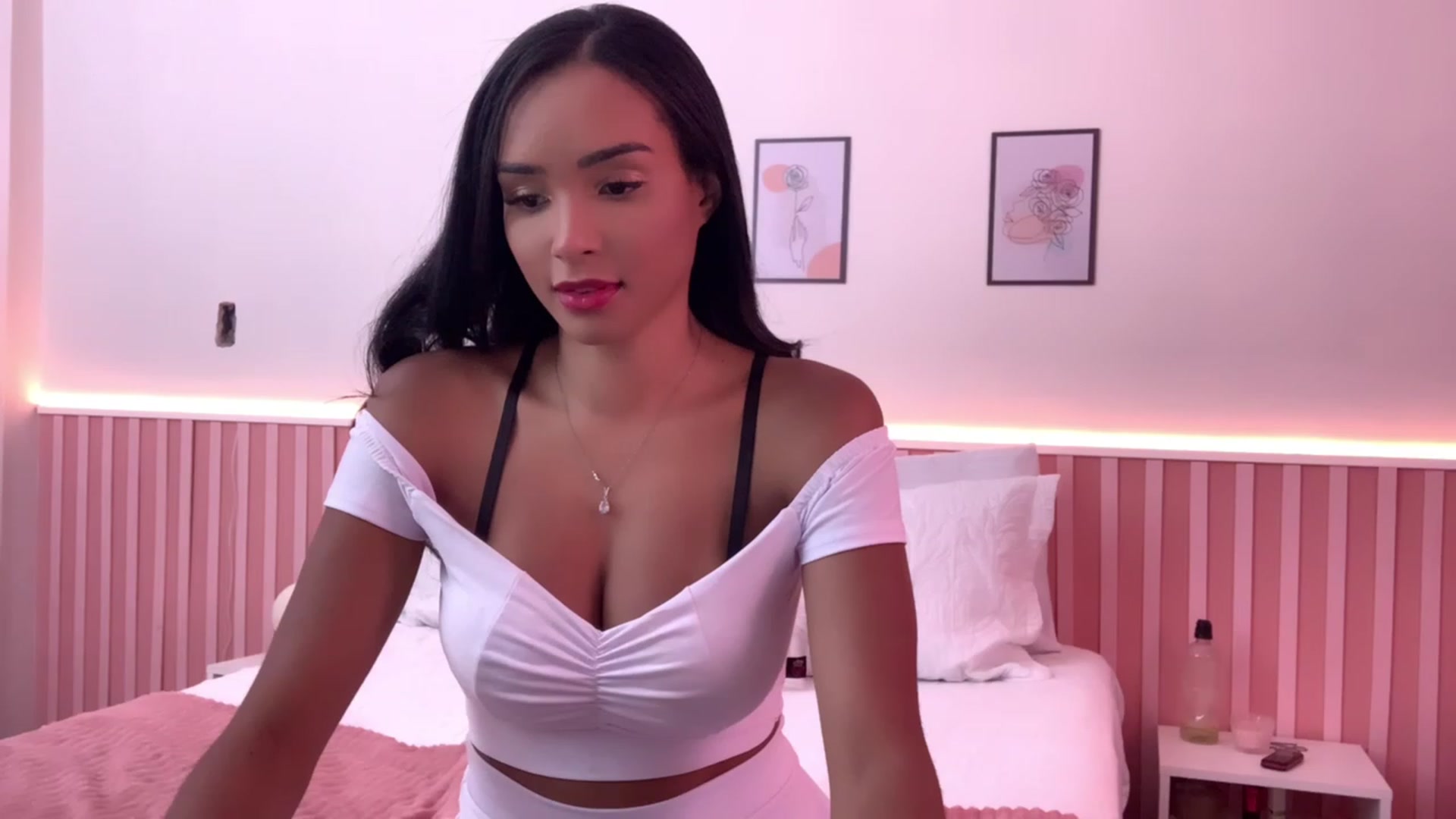 Gallery image thumbnail from Helen9g38's myfreecams stream on, 02/16/2024, 18:45 image 9 of 20