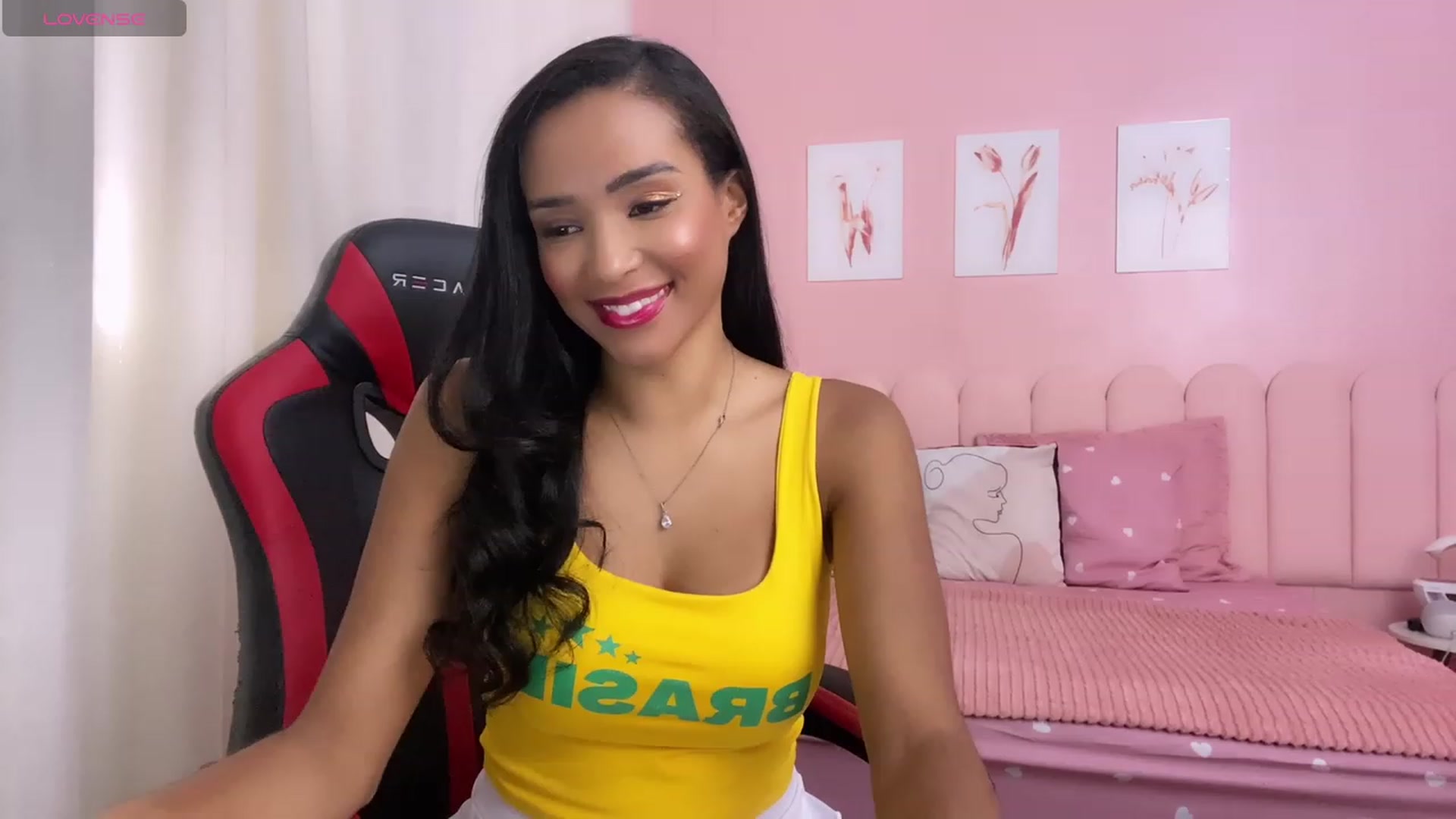 Gallery image thumbnail from Helen9g38's myfreecams stream on, 03/05/2024, 14:00 image 20 of 20