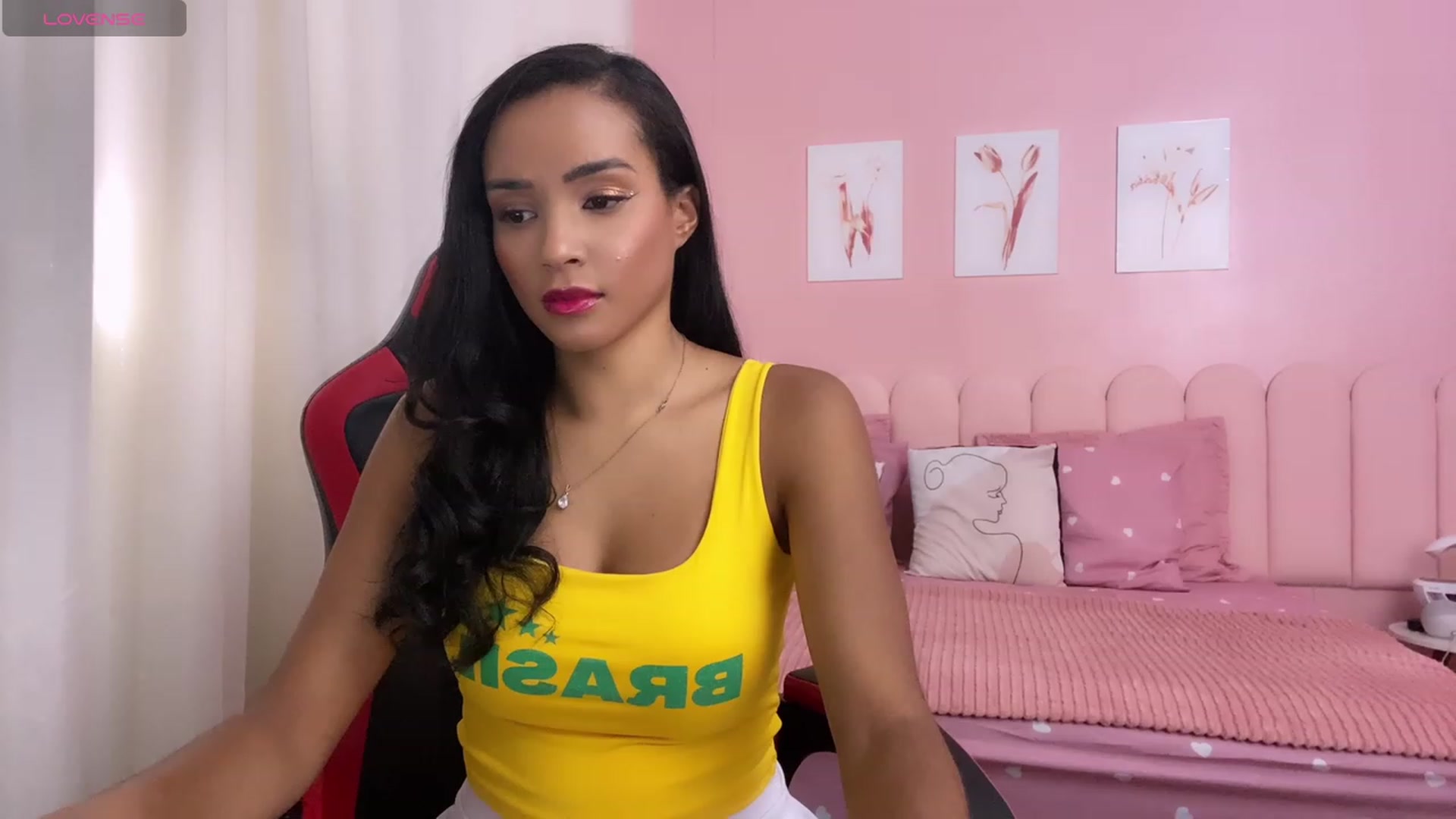 Gallery image thumbnail from Helen9g38's myfreecams stream on, 03/05/2024, 14:00 image 17 of 20