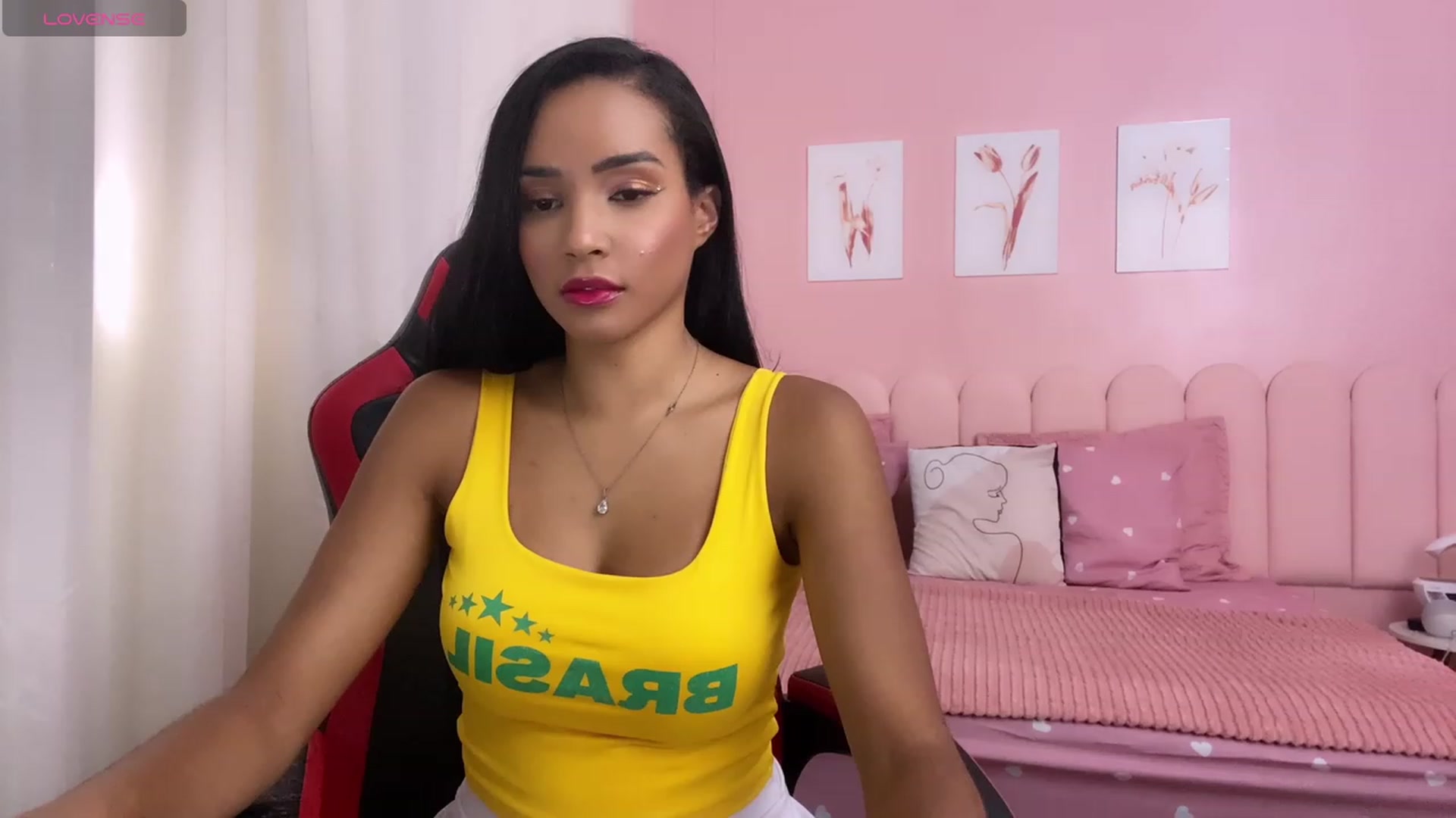 Gallery image thumbnail from Helen9g38's myfreecams stream on, 03/05/2024, 14:00 image 13 of 20