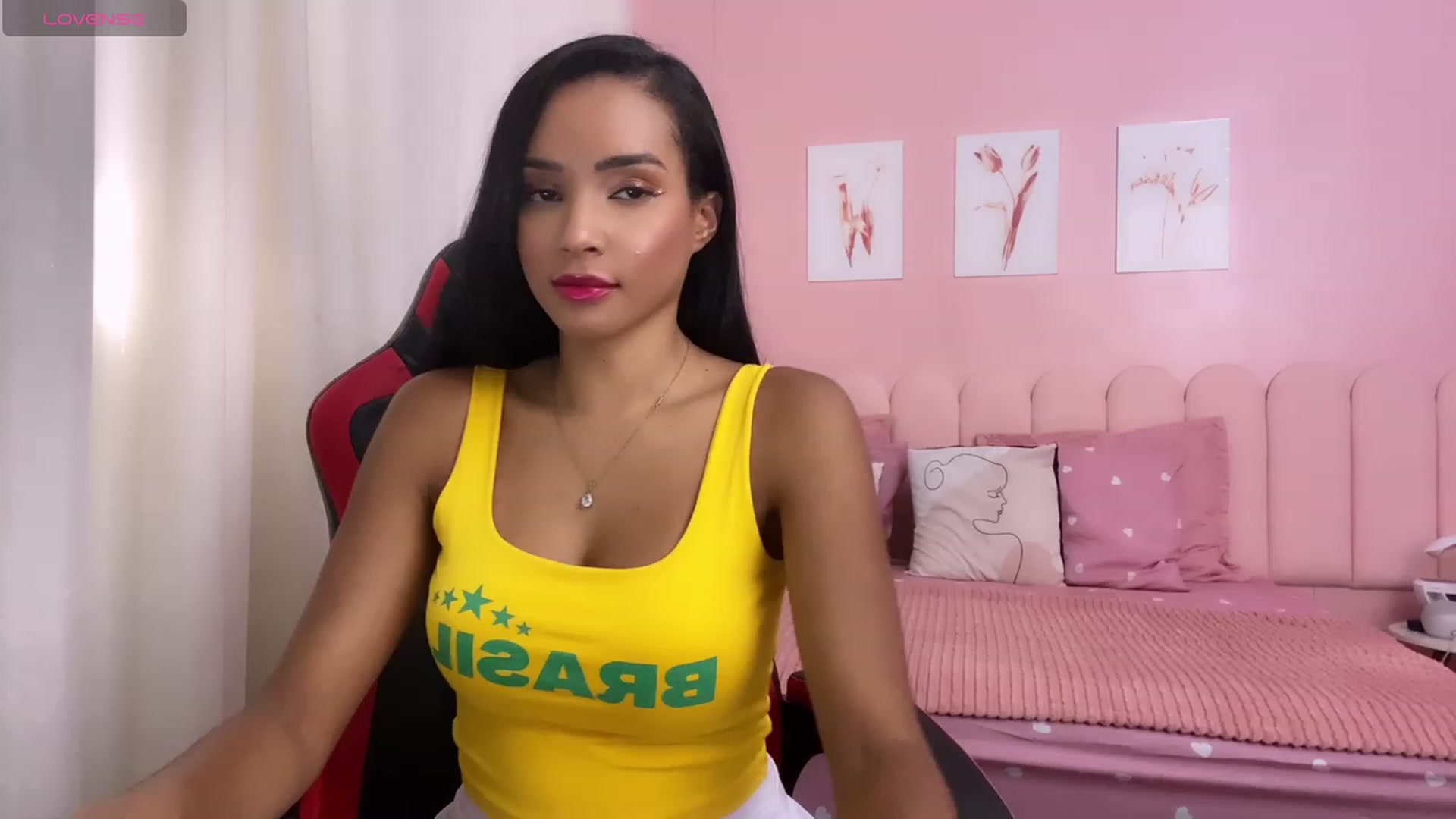 Gallery image thumbnail from Helen9g38's myfreecams stream on, 03/05/2024, 14:00 image 15 of 20