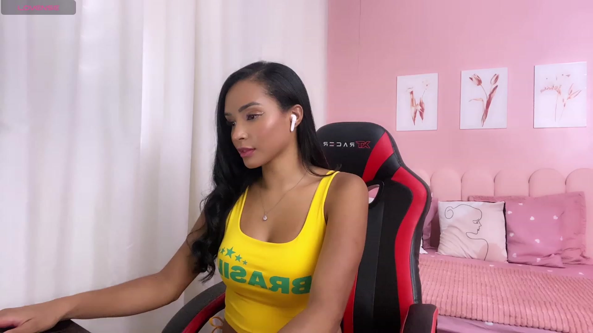 Gallery image thumbnail from Helen9g38's myfreecams stream on, 03/05/2024, 16:06 image 12 of 20
