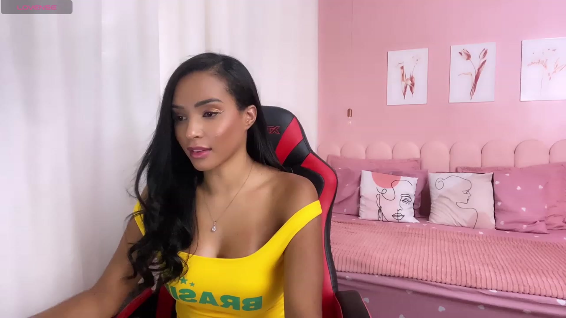 Gallery image thumbnail from Helen9g38's myfreecams stream on, 03/05/2024, 16:42 image 4 of 20