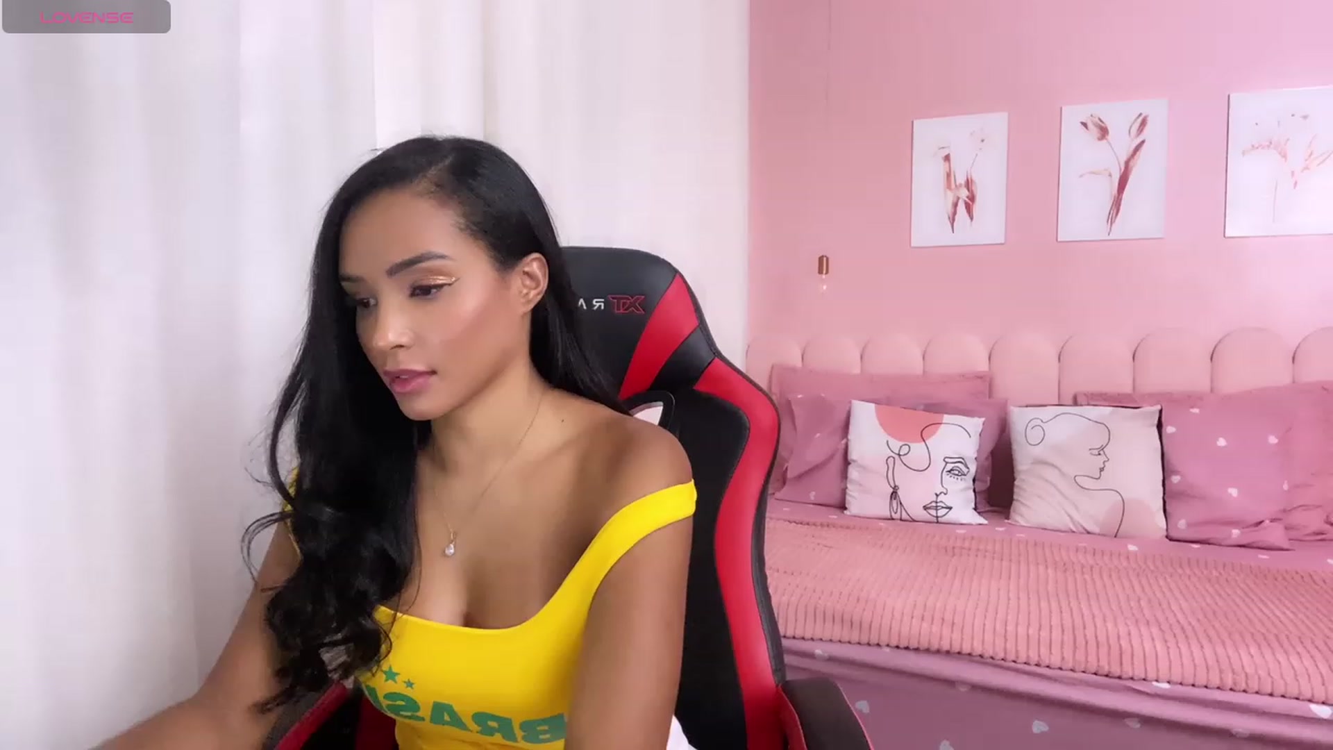 Gallery image thumbnail from Helen9g38's myfreecams stream on, 03/05/2024, 16:42 image 2 of 20