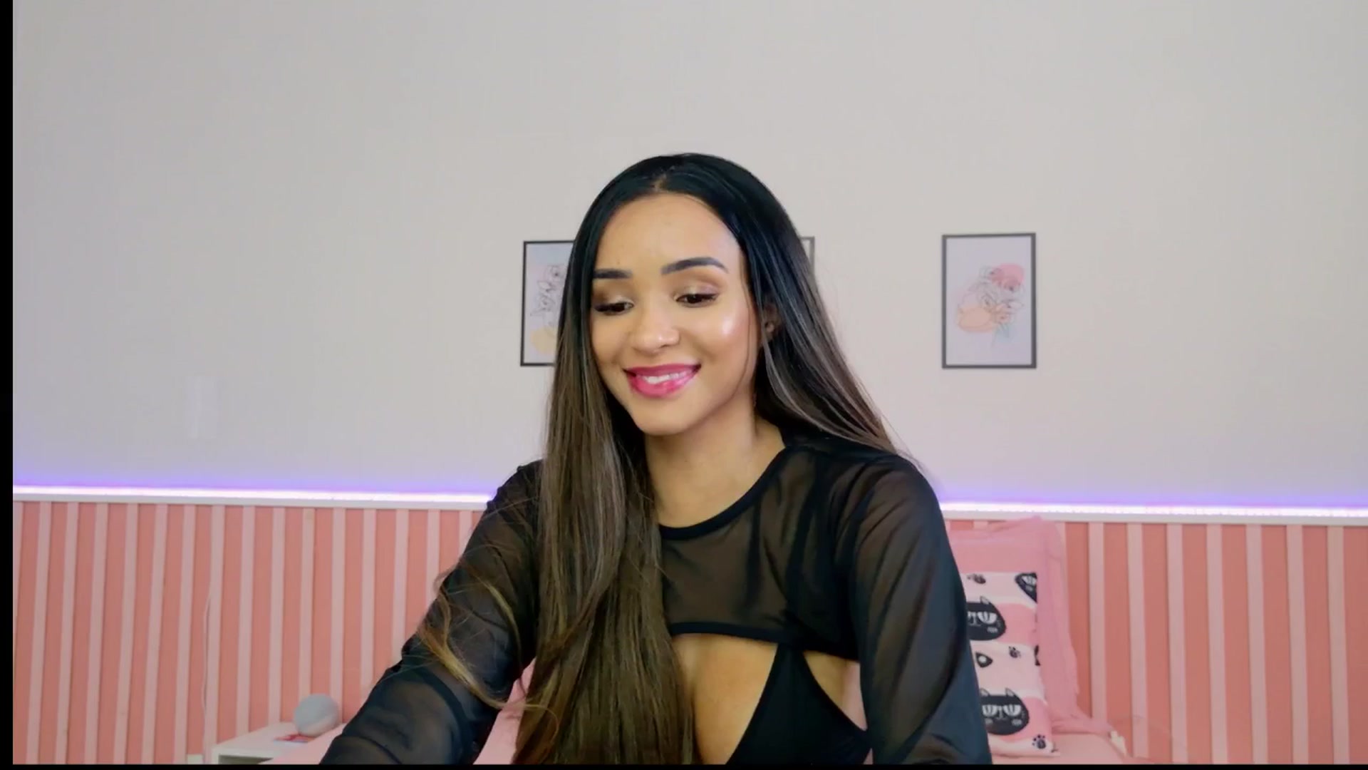 Gallery image thumbnail from Helen9g38's myfreecams stream on, 12/17/2024, 20:06 image 1 of 20