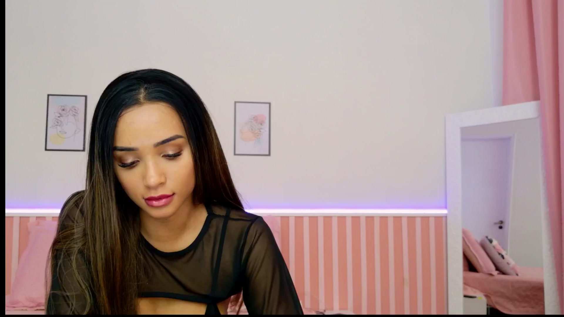 Gallery image thumbnail from Helen9g38's myfreecams stream on, 12/17/2024, 20:06 image 18 of 20