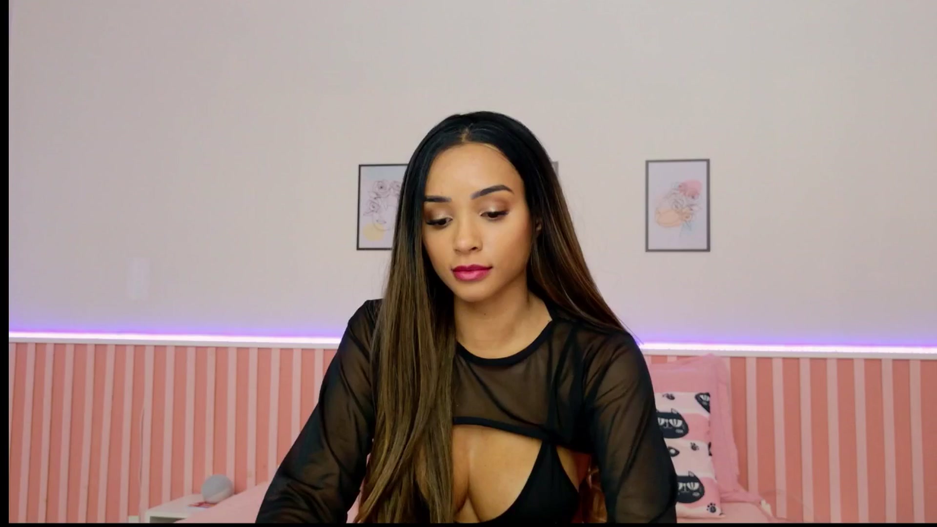 Gallery image thumbnail from Helen9g38's myfreecams stream on, 12/17/2024, 20:06 image 3 of 20