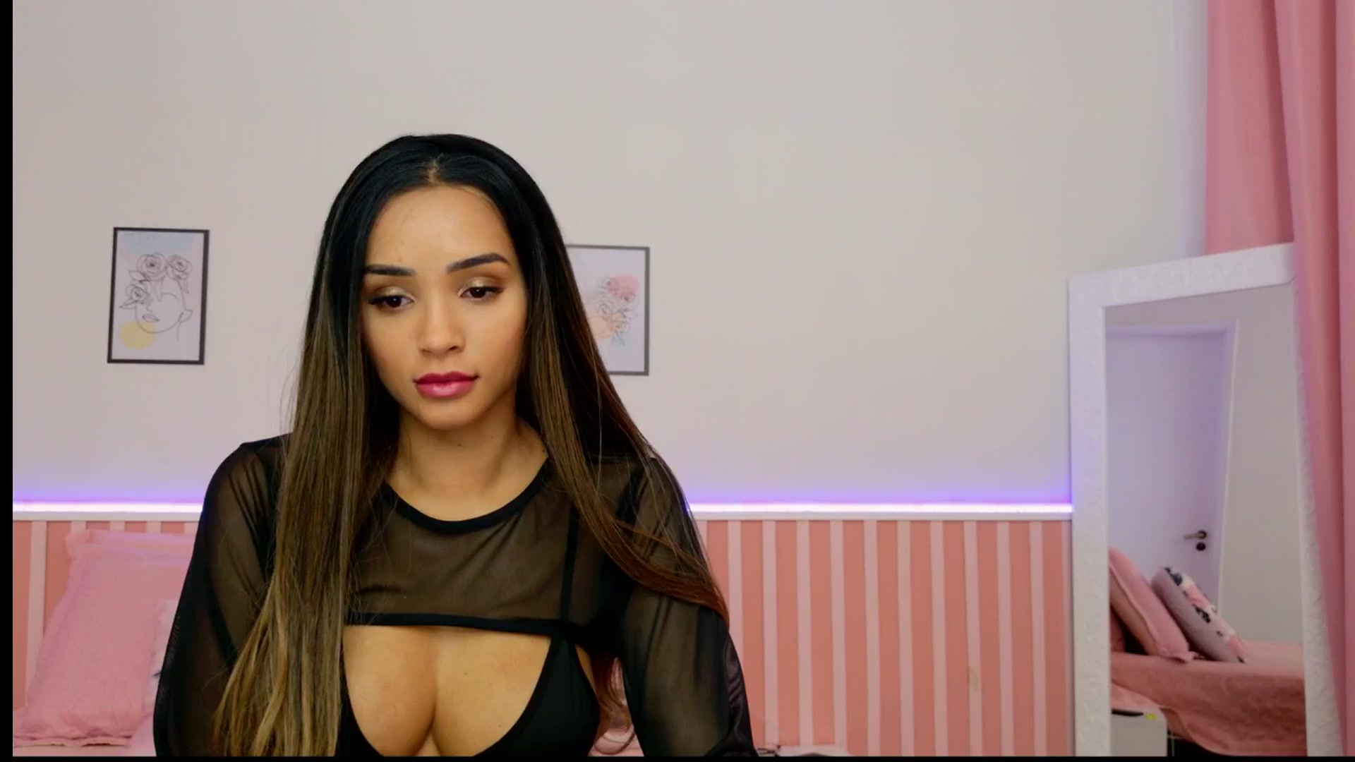 Gallery image thumbnail from Helen9g38's myfreecams stream on, 12/17/2024, 20:06 image 7 of 20