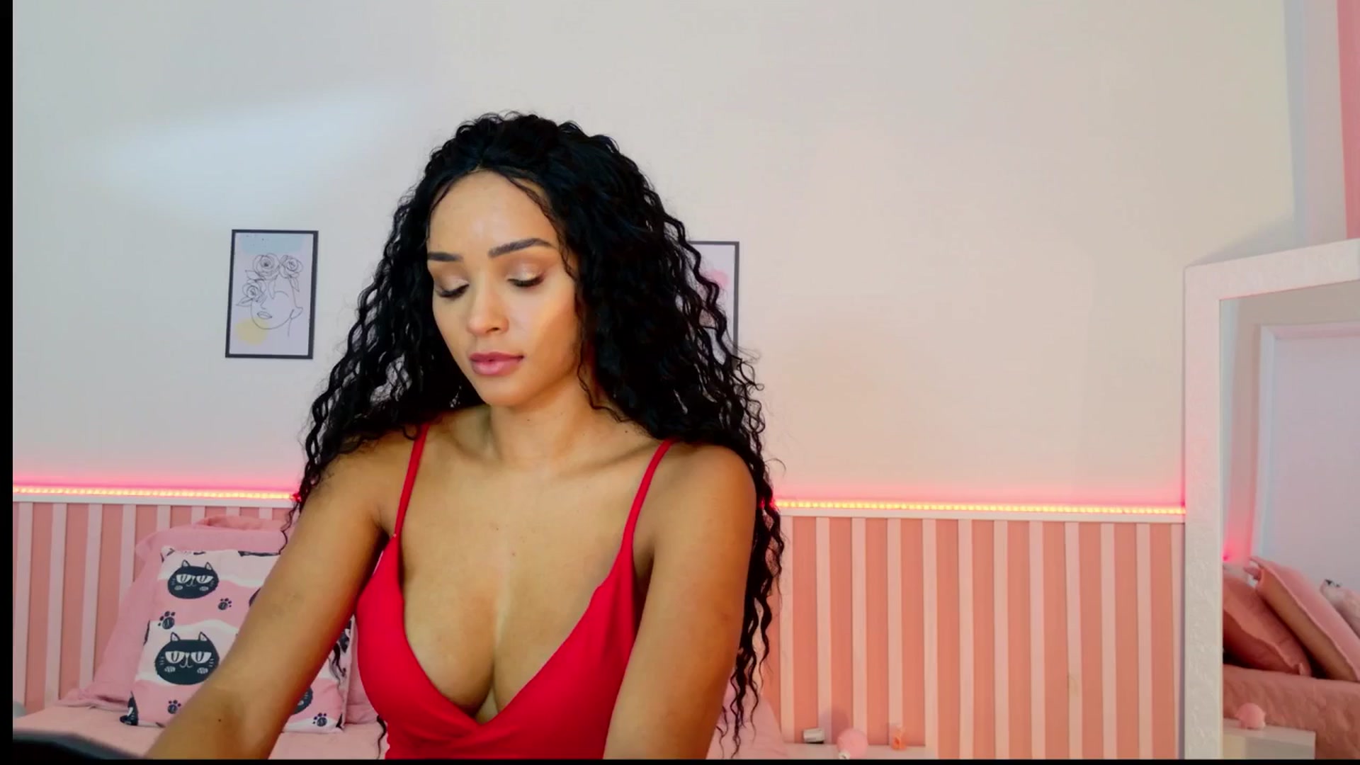 Gallery image thumbnail from Helen9g38's myfreecams stream on, 12/23/2024, 16:55 image 5 of 20