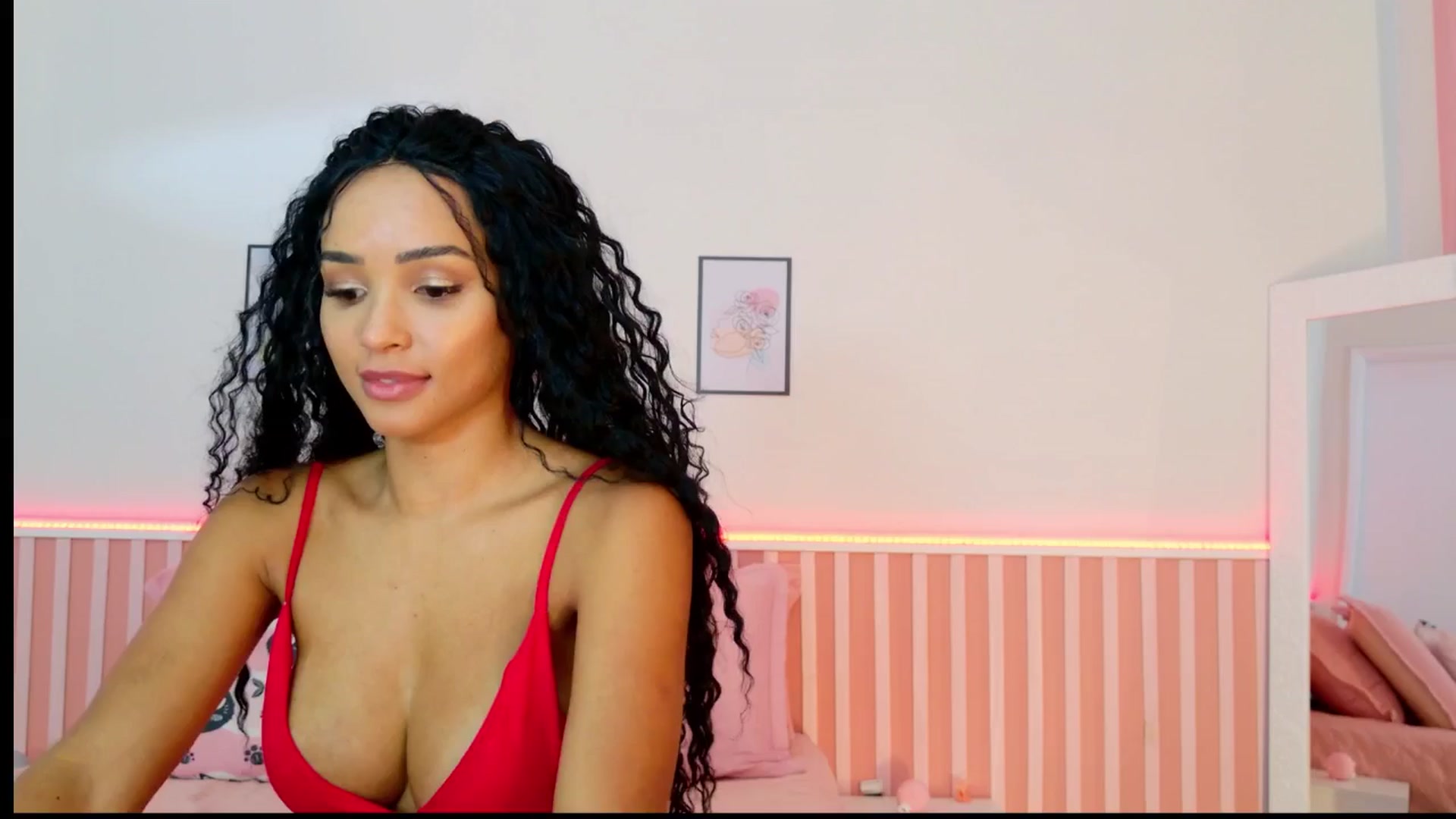 Gallery image thumbnail from Helen9g38's myfreecams stream on, 12/23/2024, 16:55 image 14 of 20