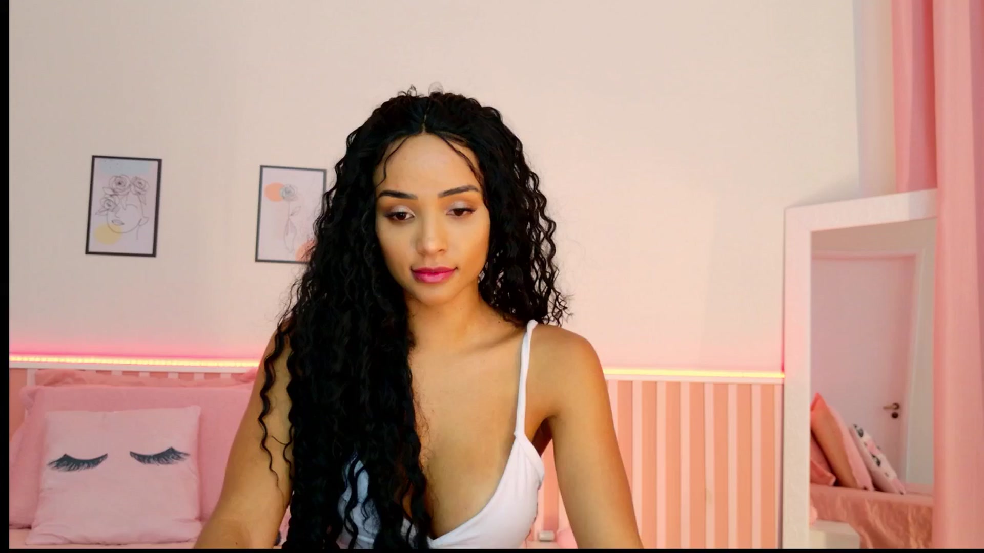 Gallery image thumbnail from Helen9g38's myfreecams stream on, 12/24/2024, 16:29 image 6 of 20