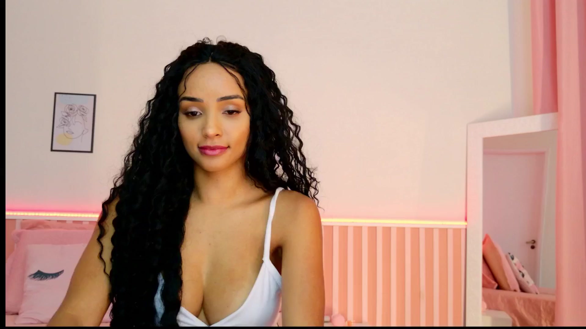 Gallery image thumbnail from Helen9g38's myfreecams stream on, 12/24/2024, 16:29 image 8 of 20