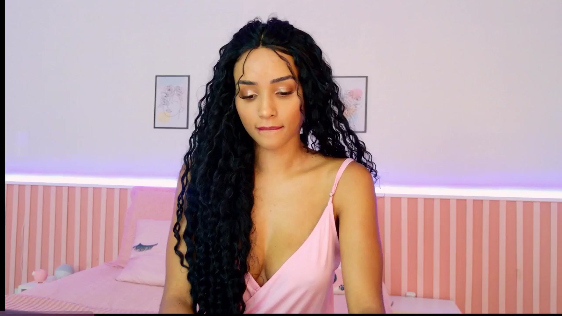 Gallery image thumbnail from Helen9g38's myfreecams stream on, 12/26/2024, 16:58 image 10 of 20