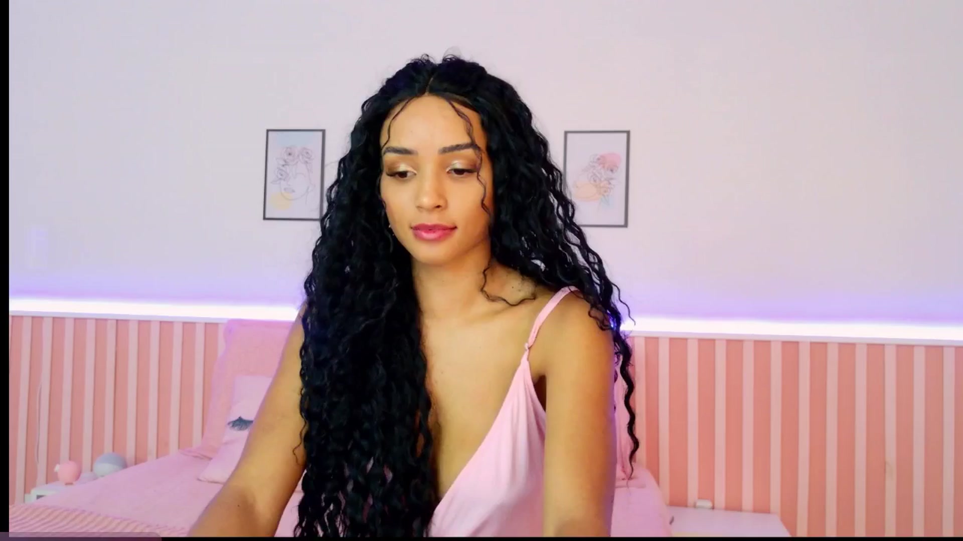Gallery image thumbnail from Helen9g38's myfreecams stream on, 12/26/2024, 16:58 image 16 of 20