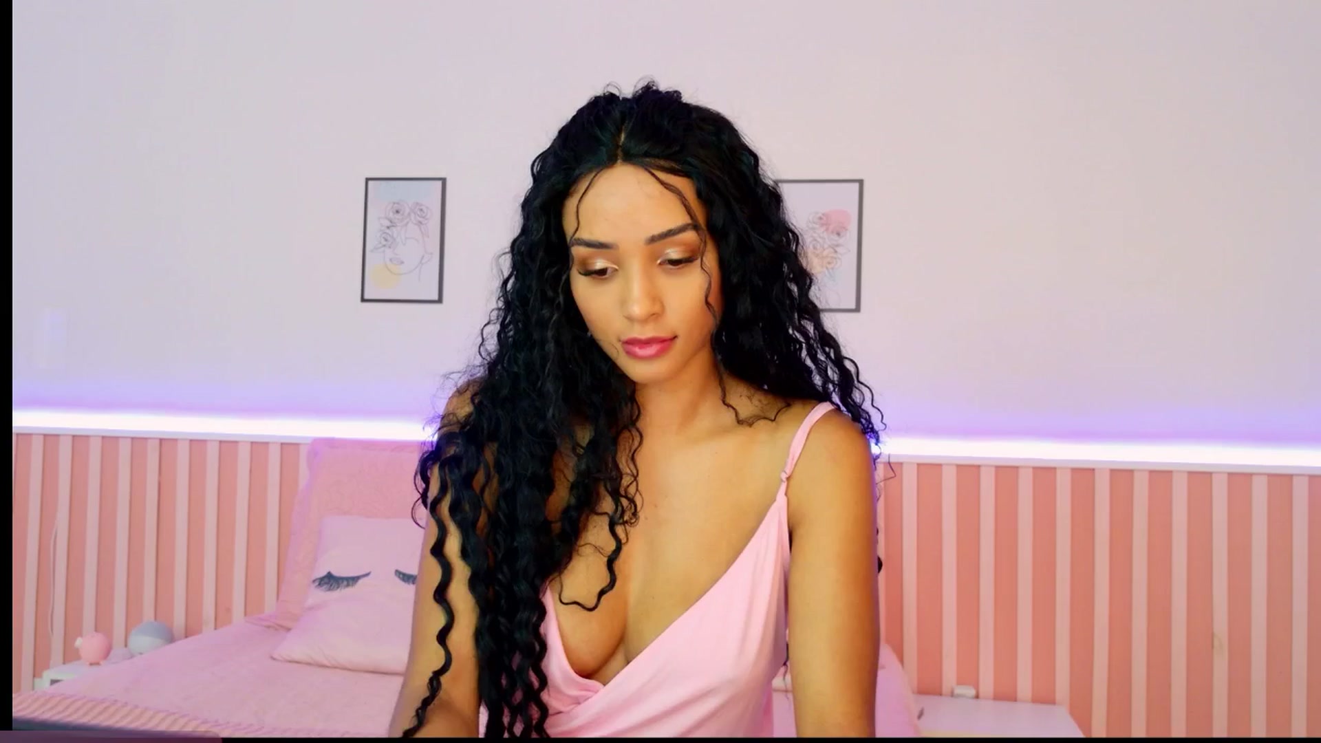 Gallery image thumbnail from Helen9g38's myfreecams stream on, 12/26/2024, 16:58 image 2 of 20