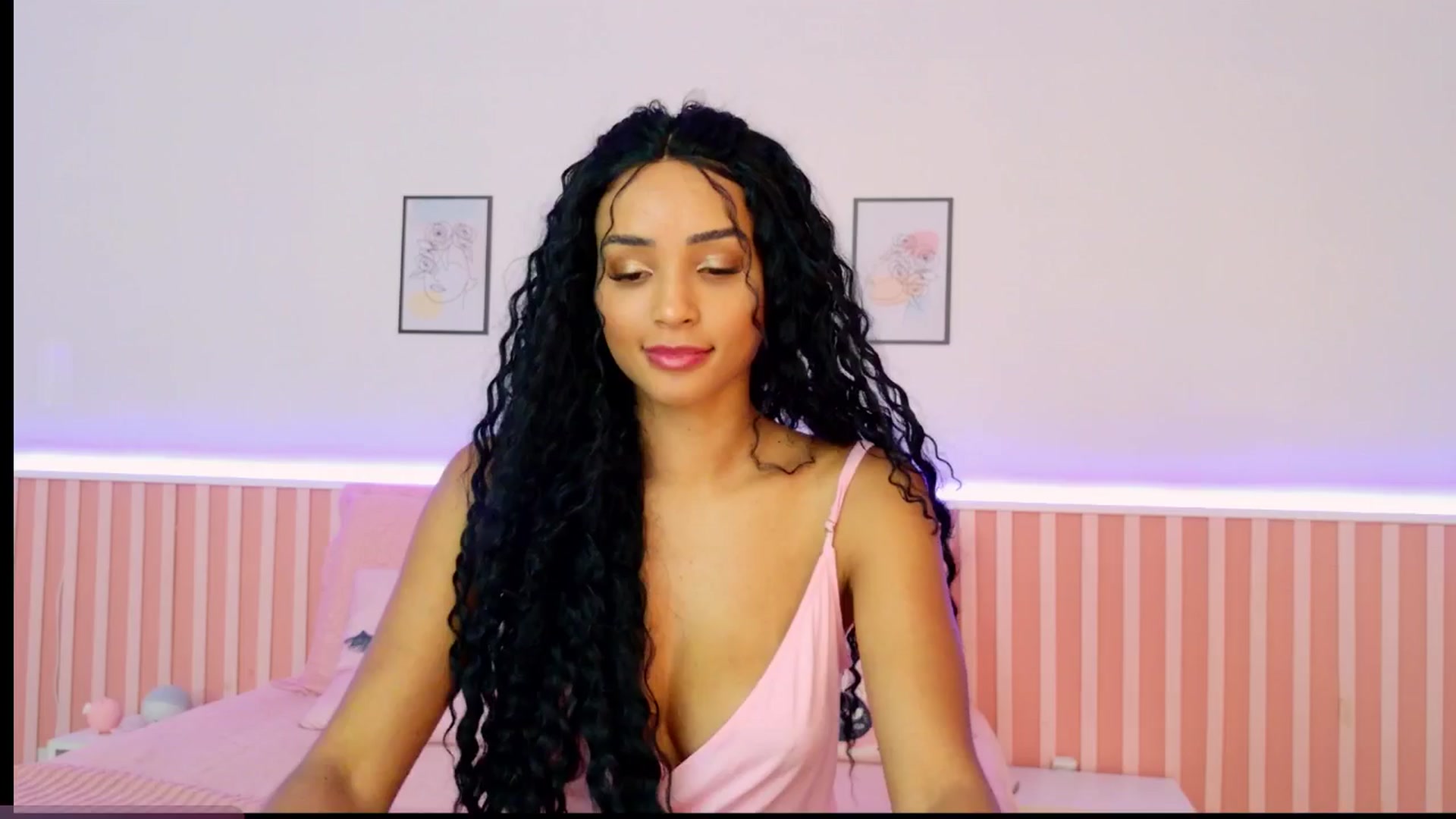 Gallery image thumbnail from Helen9g38's myfreecams stream on, 12/26/2024, 16:58 image 17 of 20